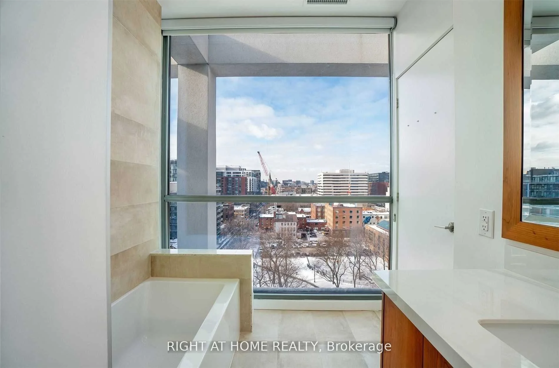 39 Brant Street Ph 1022, Toronto C01, ON M5V 2L9