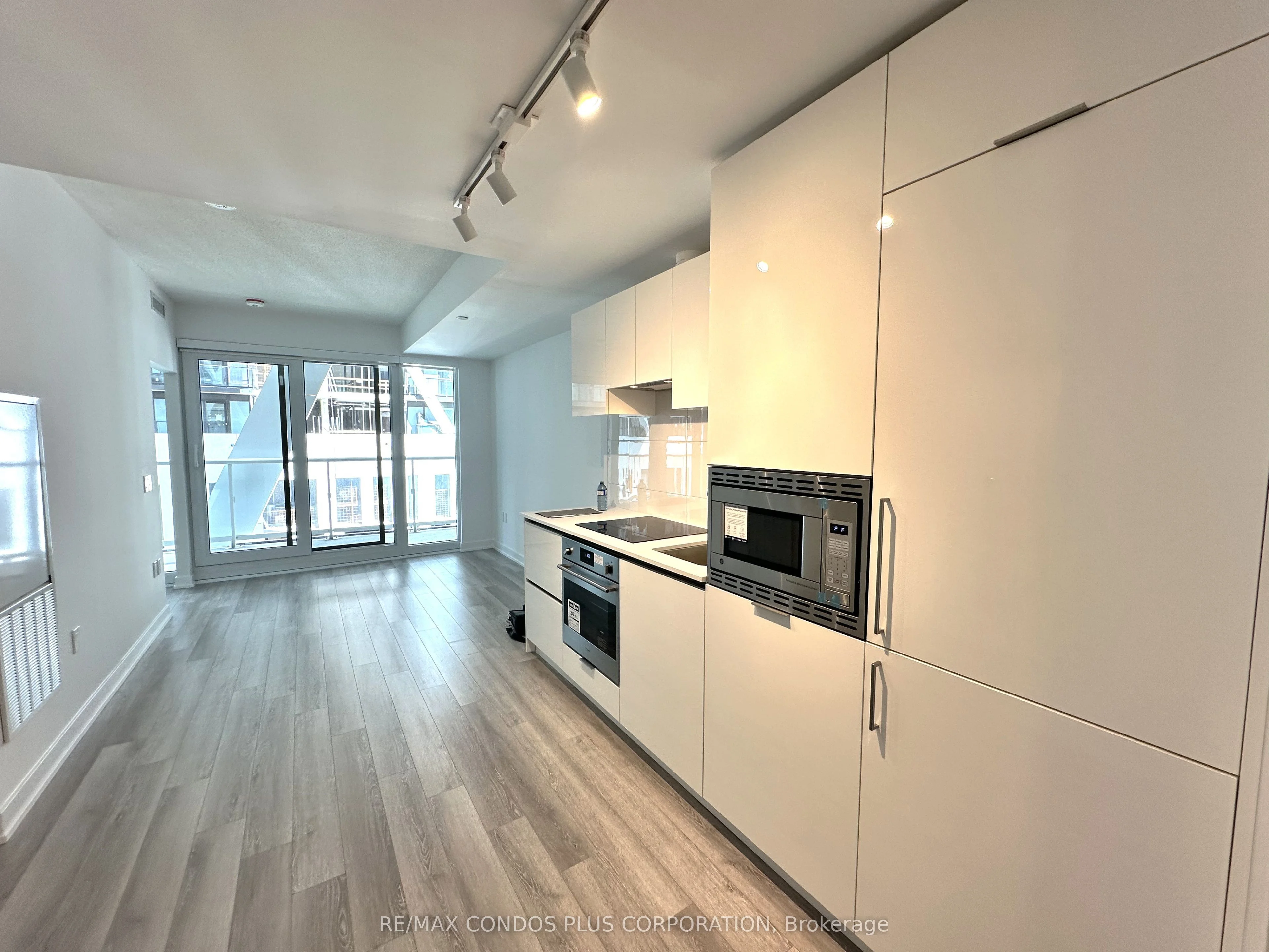 230 Simcoe Street 1123, Toronto C01, On M5t 1t4
