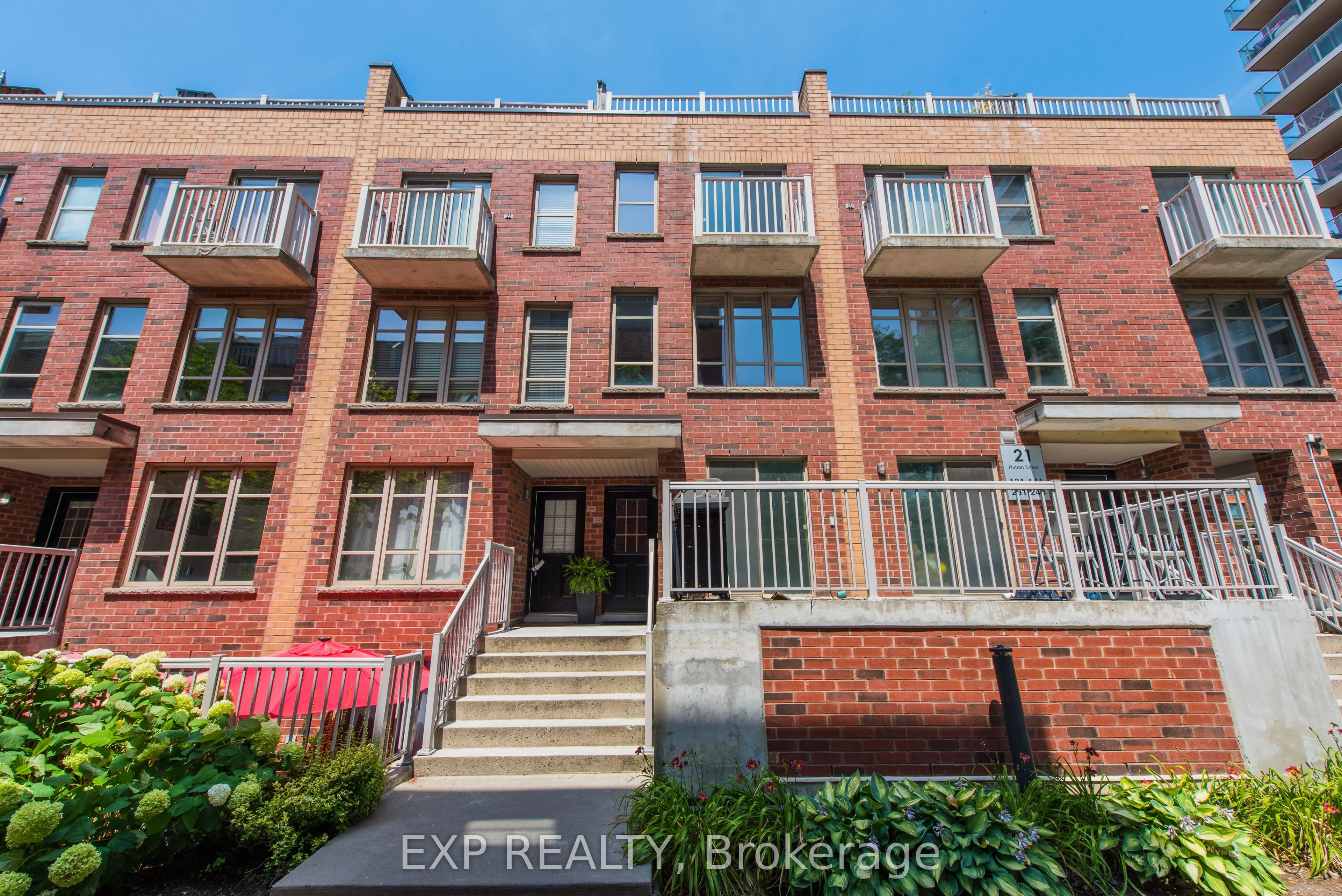 21 Ruttan Street 242, Toronto C01, On M6p 0a1