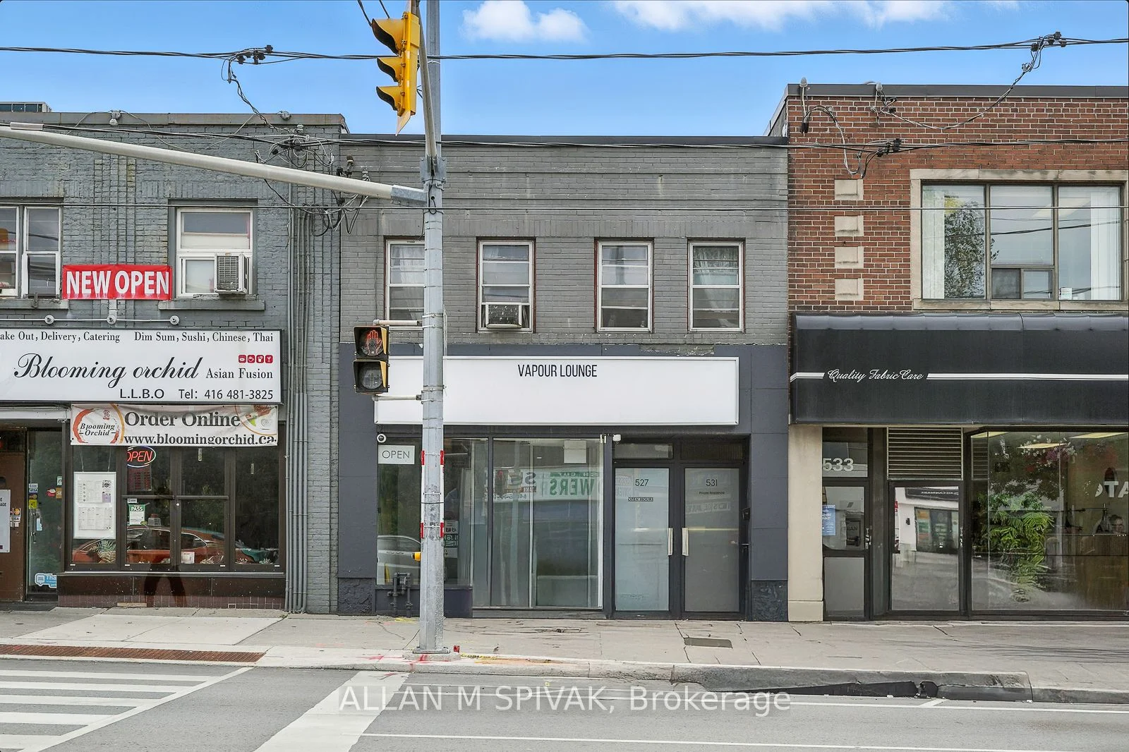 527 Eglinton Avenue, Toronto C03, ON M5N 1B1