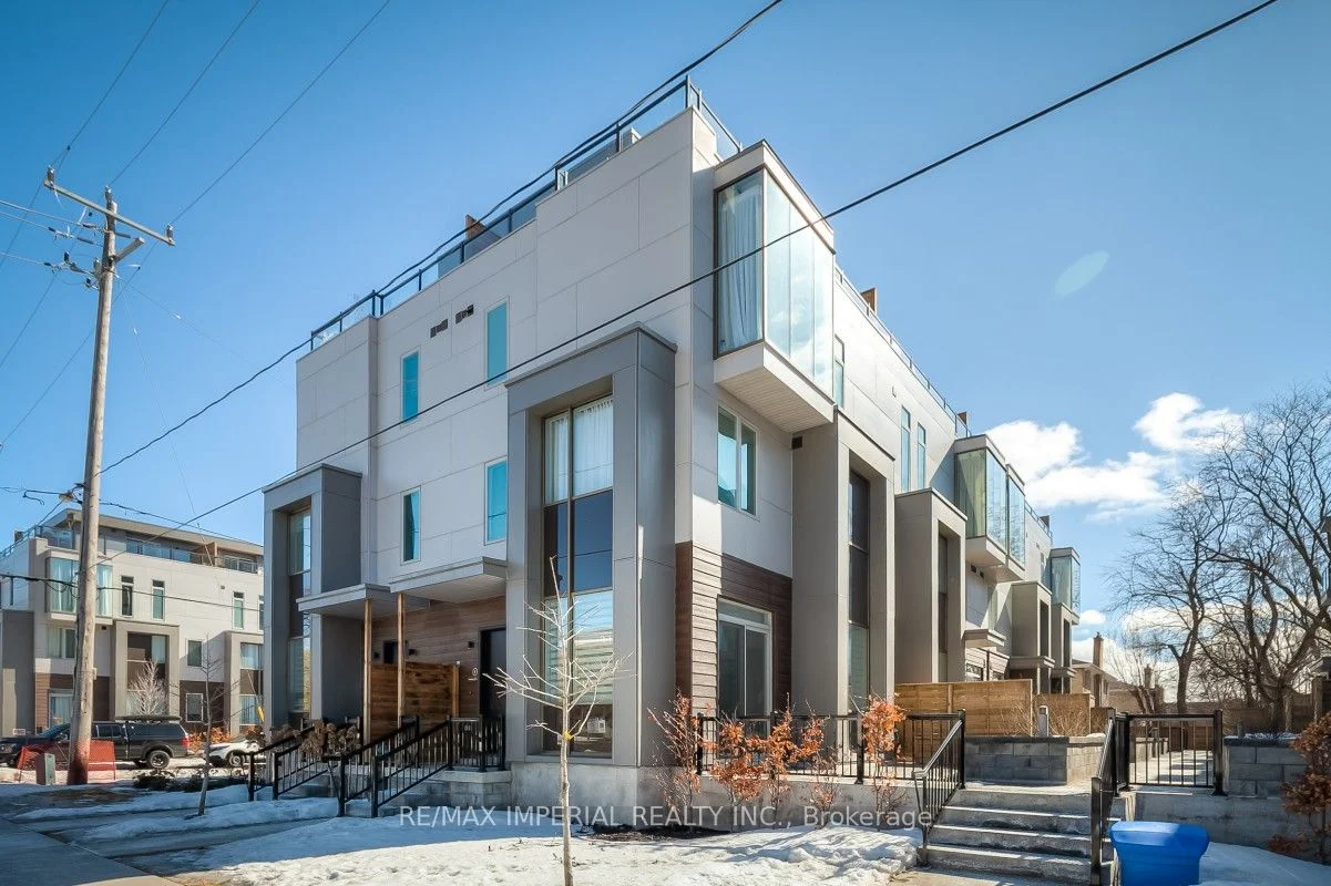 18 Greenbriar Road 8, Toronto C15, ON M2K 0G7