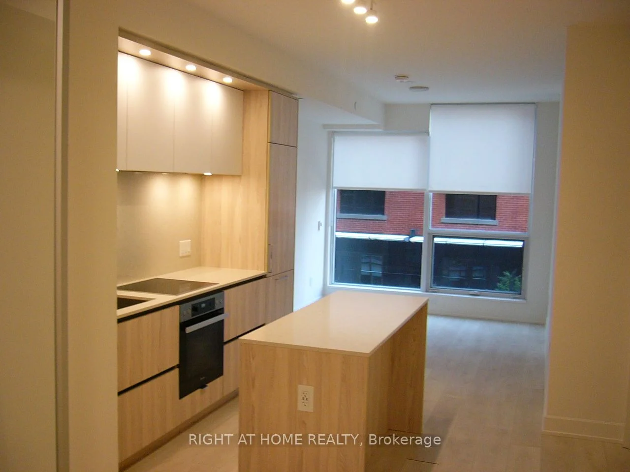 15 Mercer Street 614, Toronto C01, ON M5V 0T8