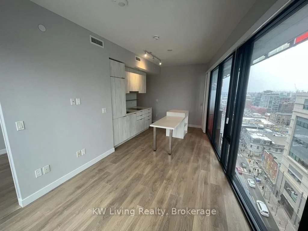 215 Queen Street W 1108, Toronto C01, ON M5V 0P5
