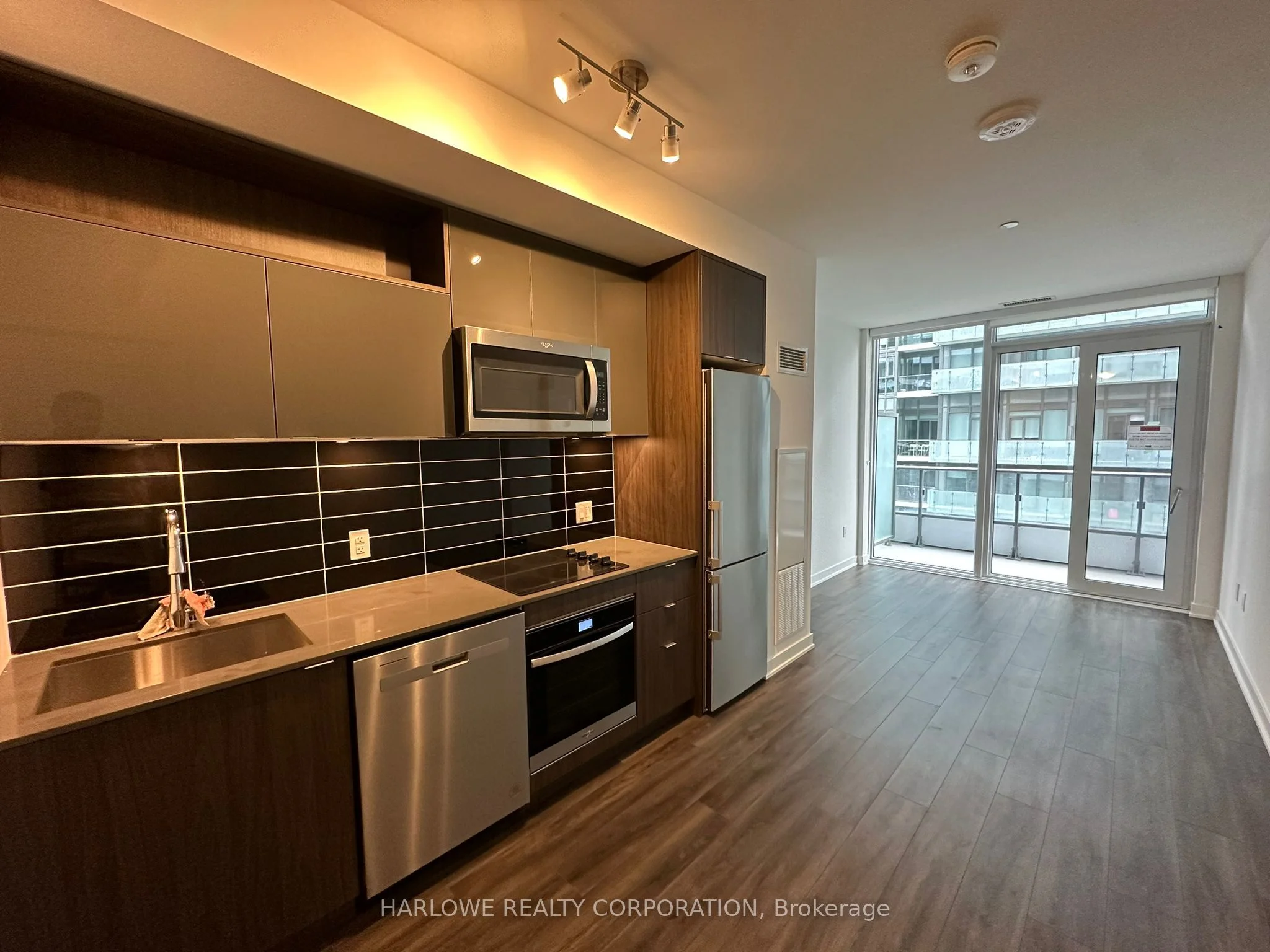 70 Princess Street 1927 E, Toronto C08, On M5a 0x6