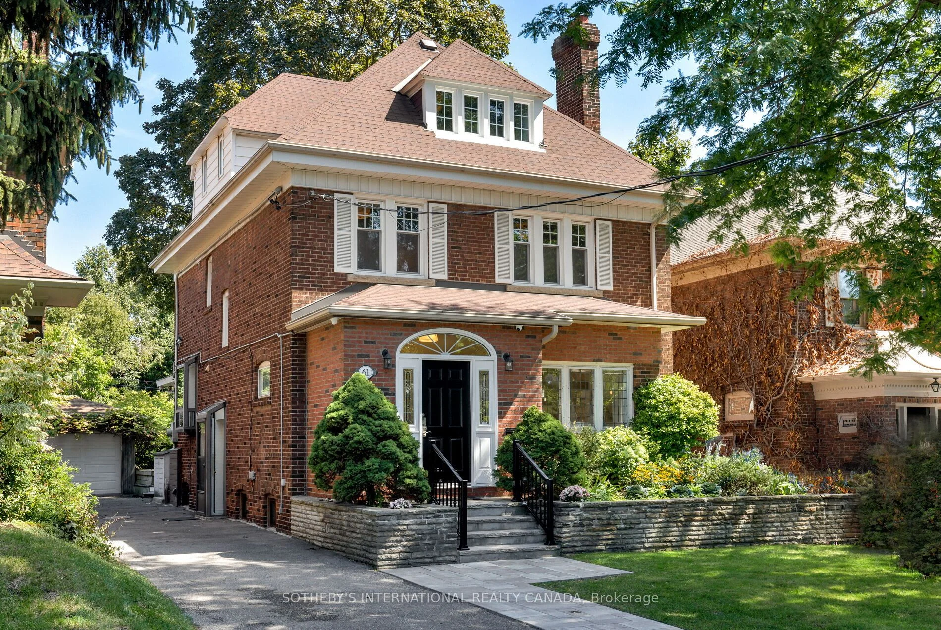 61 Eastbourne Avenue, Toronto C03, ON M5P 2G1