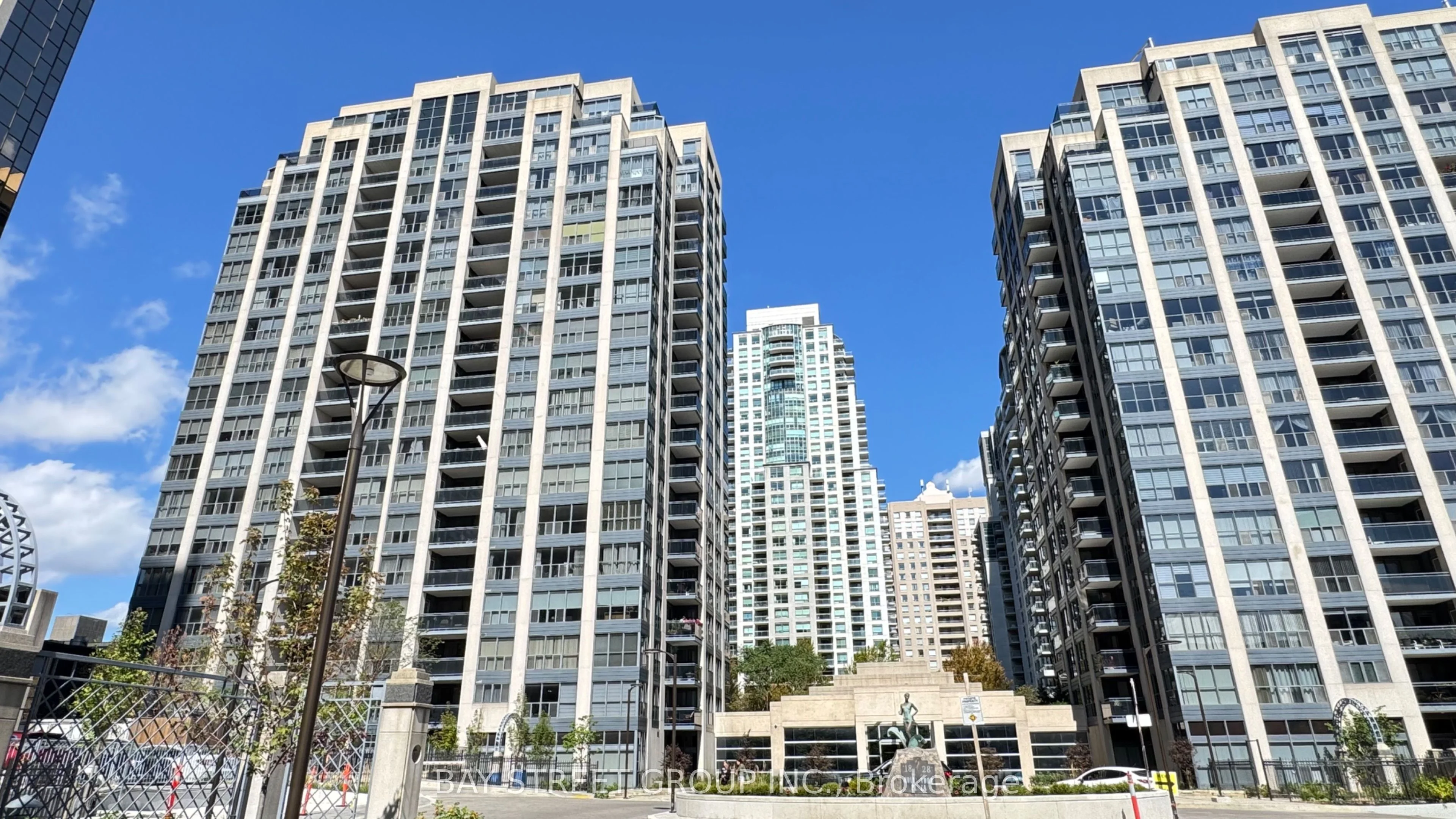 18 Hollywood Avenue 1106, Toronto C14, ON M2N 6P5