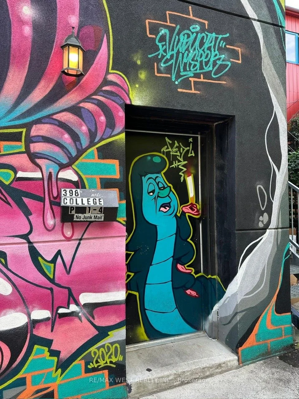 398 College Street 3, Toronto C01, ON M5T 1S8