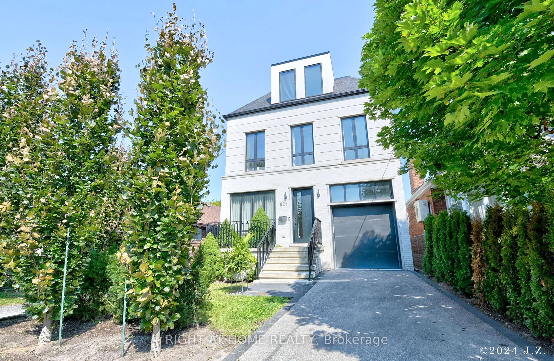 521 Atlas Avenue, Toronto C03, ON M6C 3R4