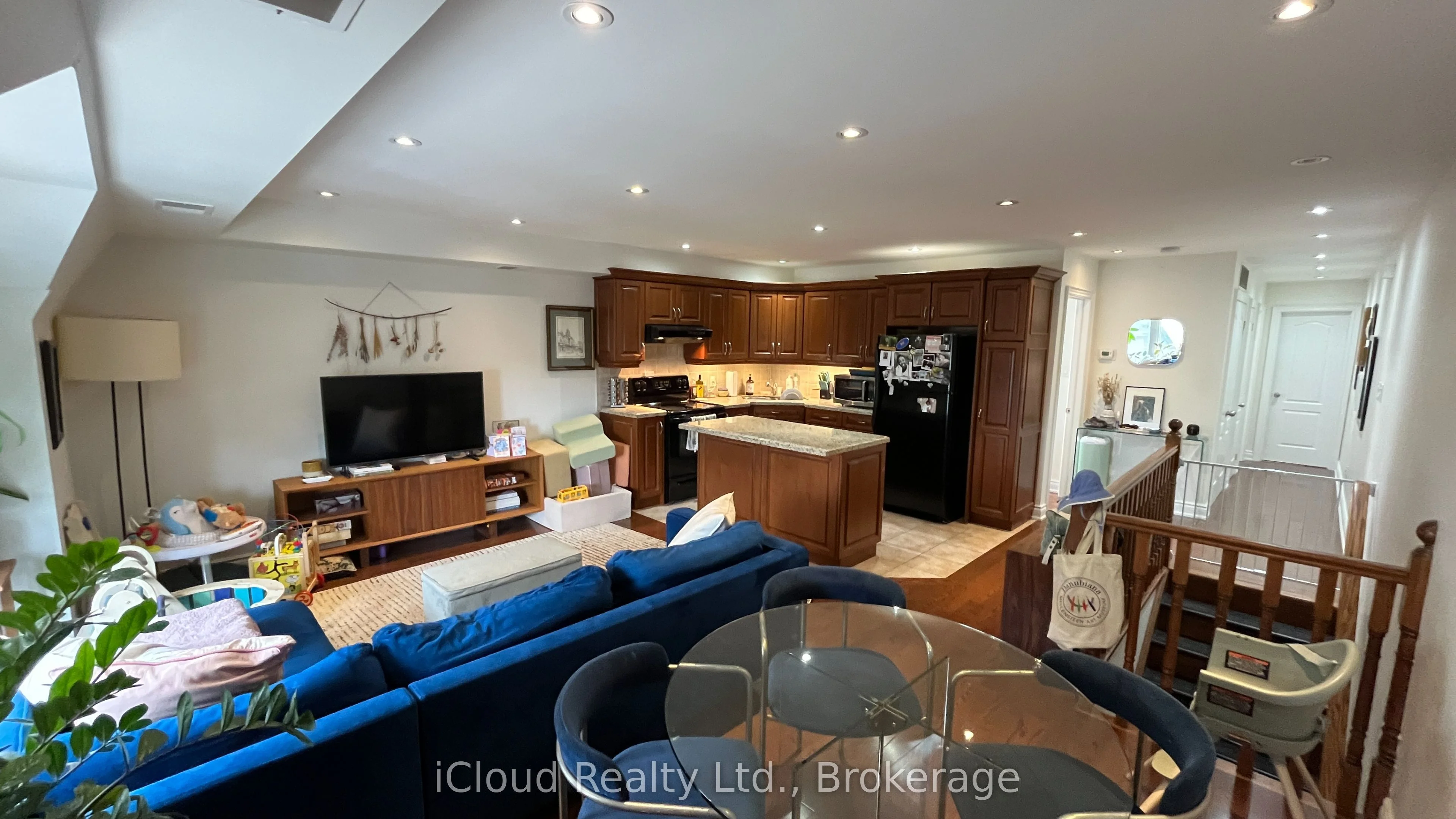 157 Christie Street 3, Toronto C02, ON M6G 3B3