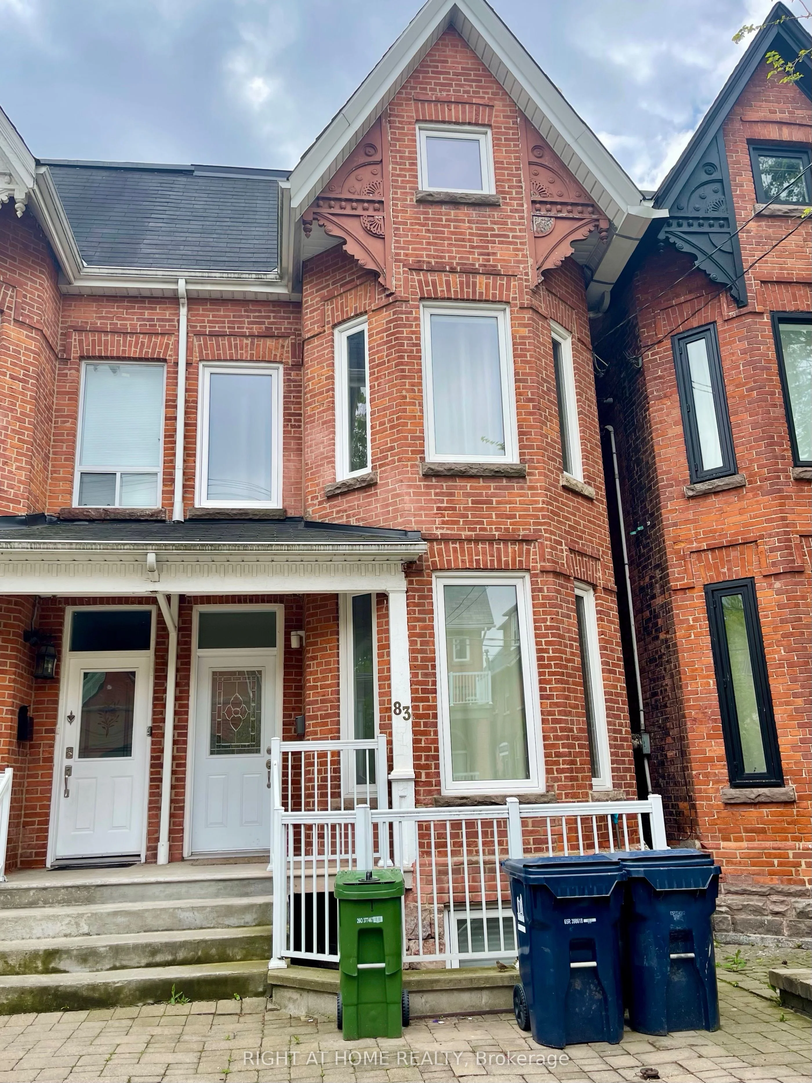 83 Oxford Street 2nd, Toronto C01, ON M5T 1P2