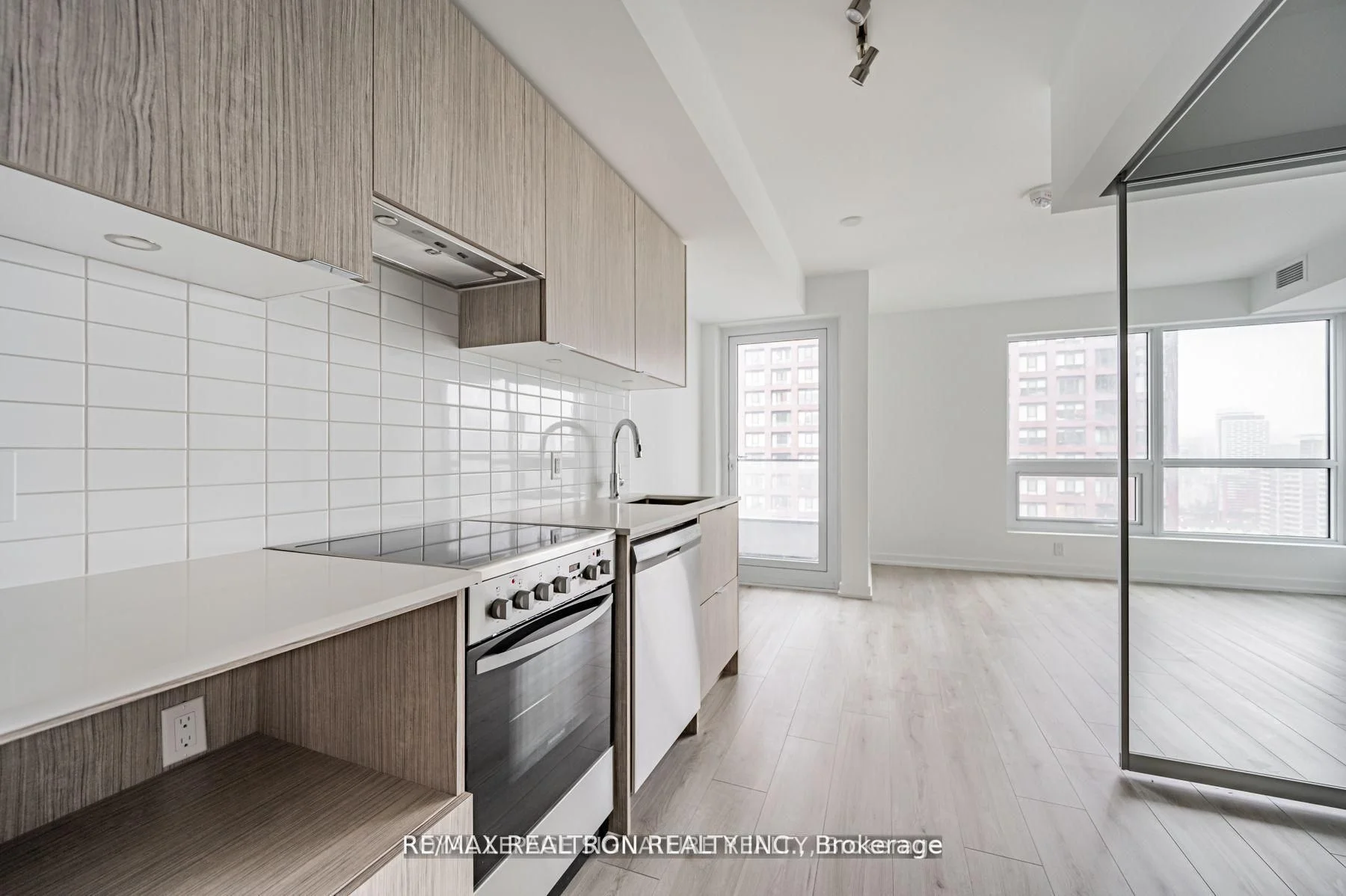 395 Bloor Street E 1312, Toronto C08, ON M4W 0B4