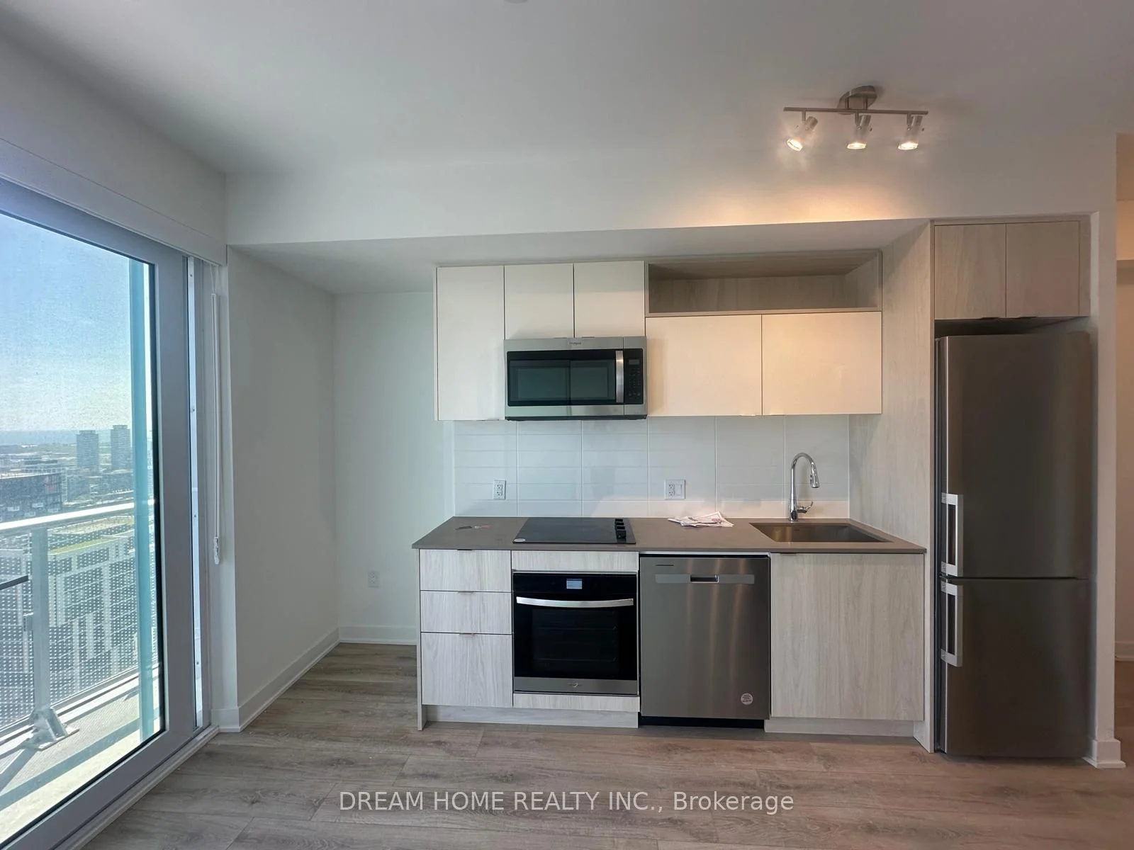 100 Dalhousie Street 4106, Toronto C08, On M5b 0c7