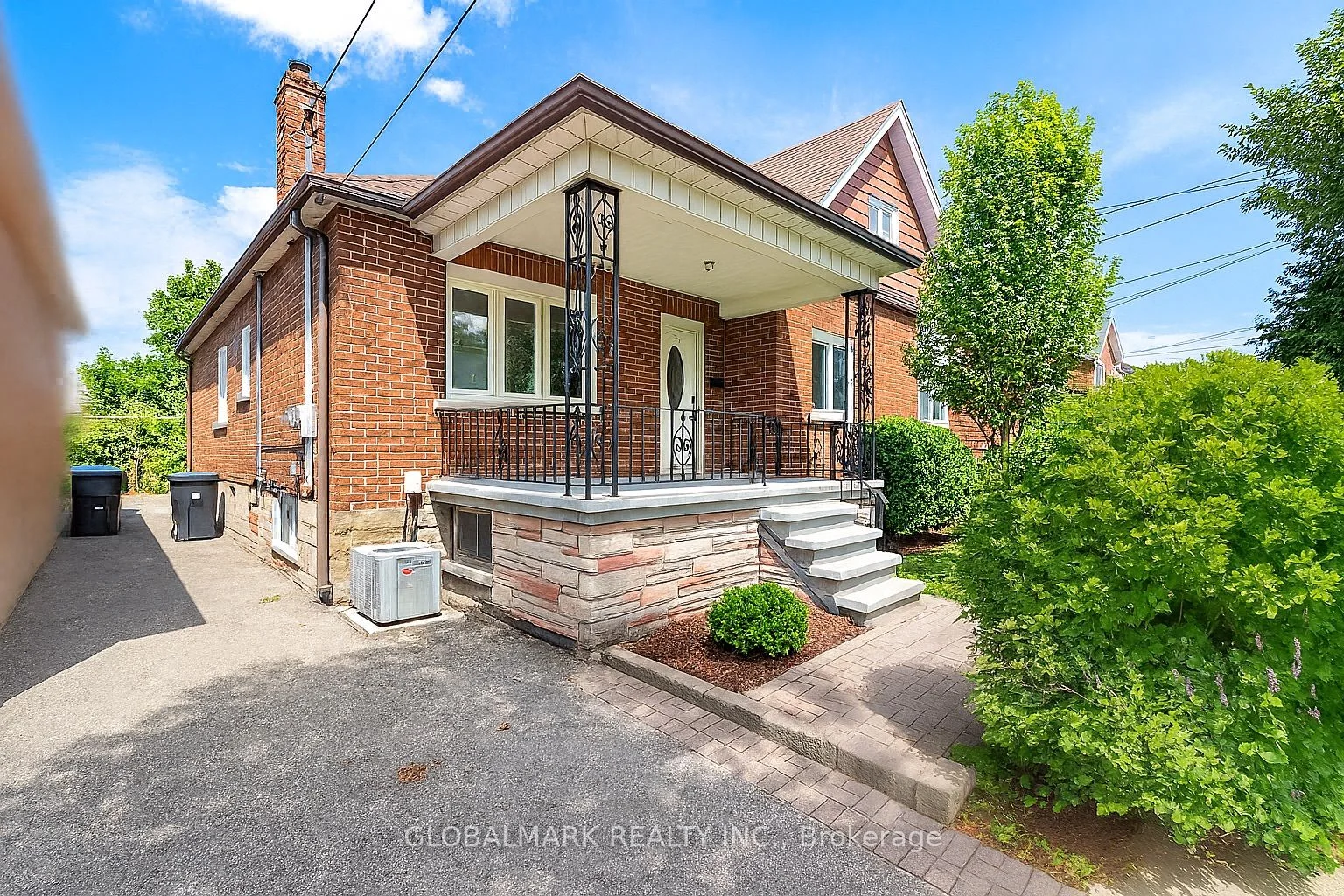 400 Glenholme Avenue Lower B, Toronto C03, ON M6E 3E7