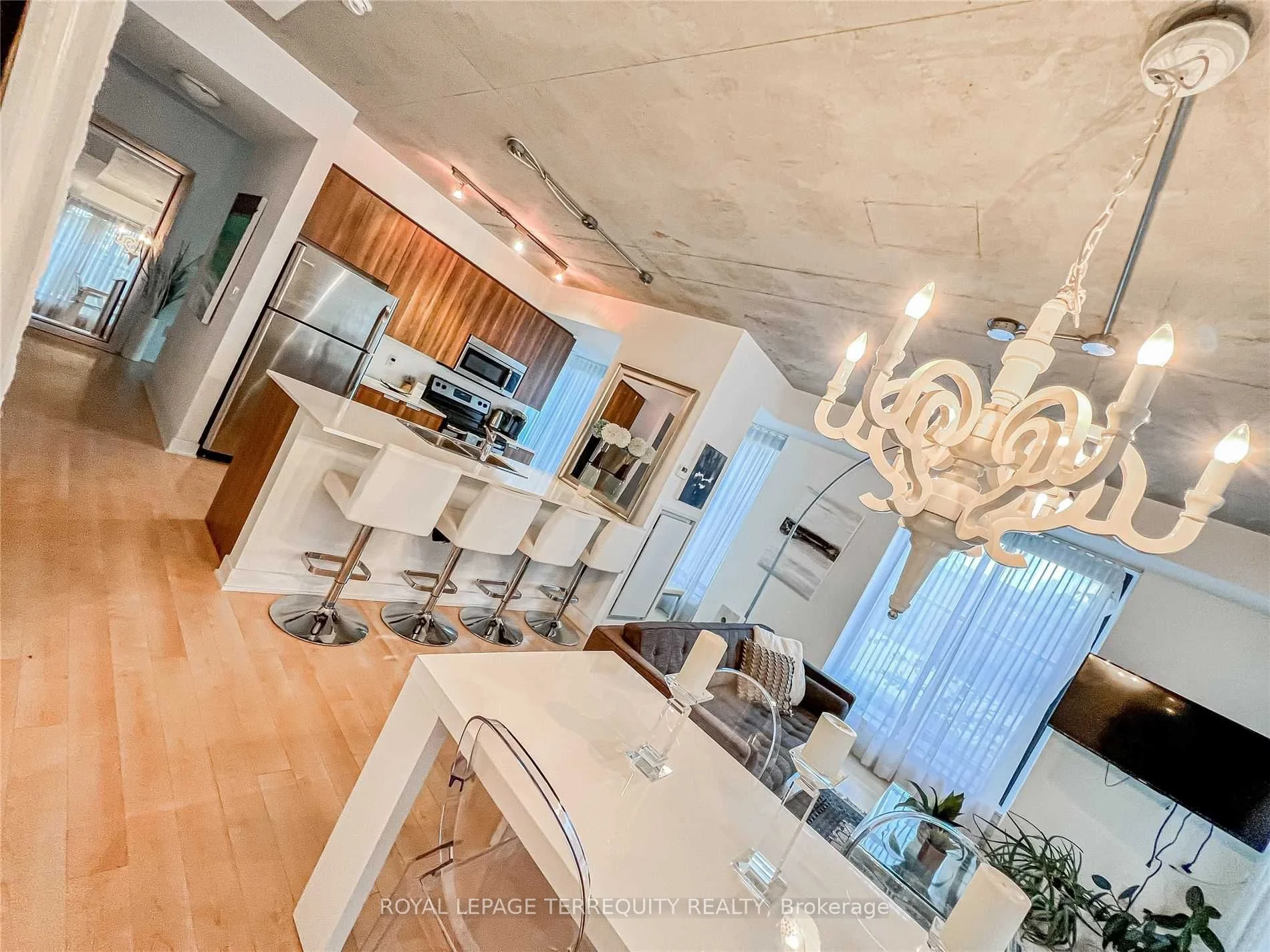 400 Wellington Street W 209, Toronto C01, ON M5V 0B5