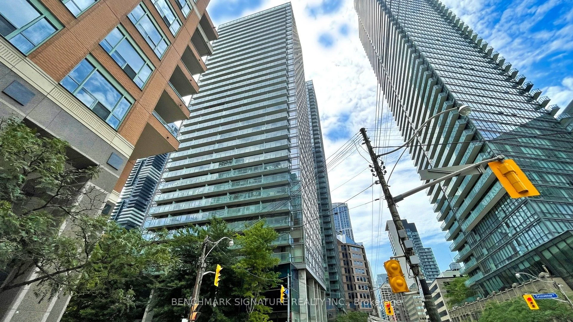 37 Grosvenor Street 1104, Toronto C01, ON M4Y 3G5