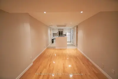 Att/Row/Townhouse in Toronto