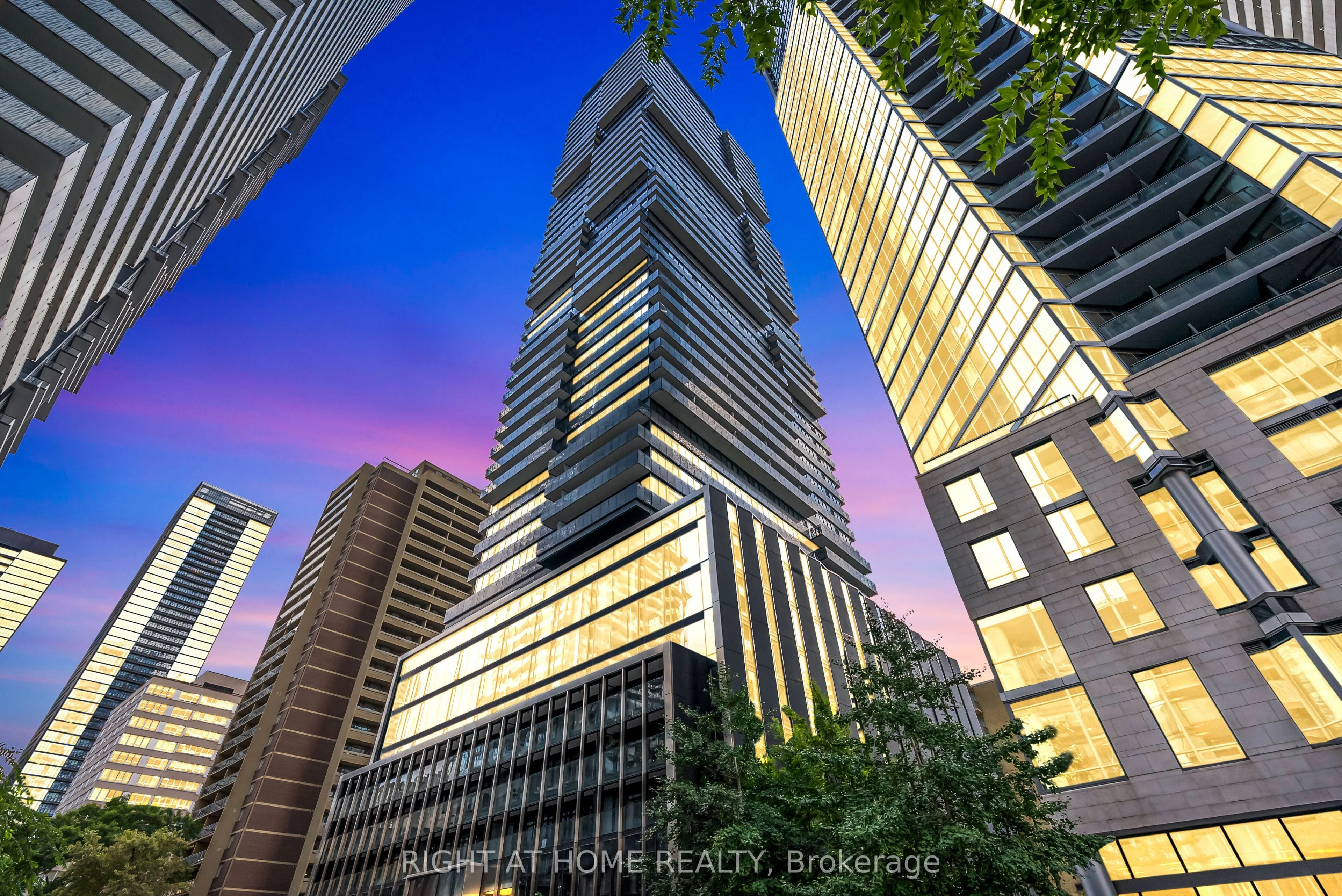 55 Charles Street E 1301, Toronto C08, ON M4Y 0J1