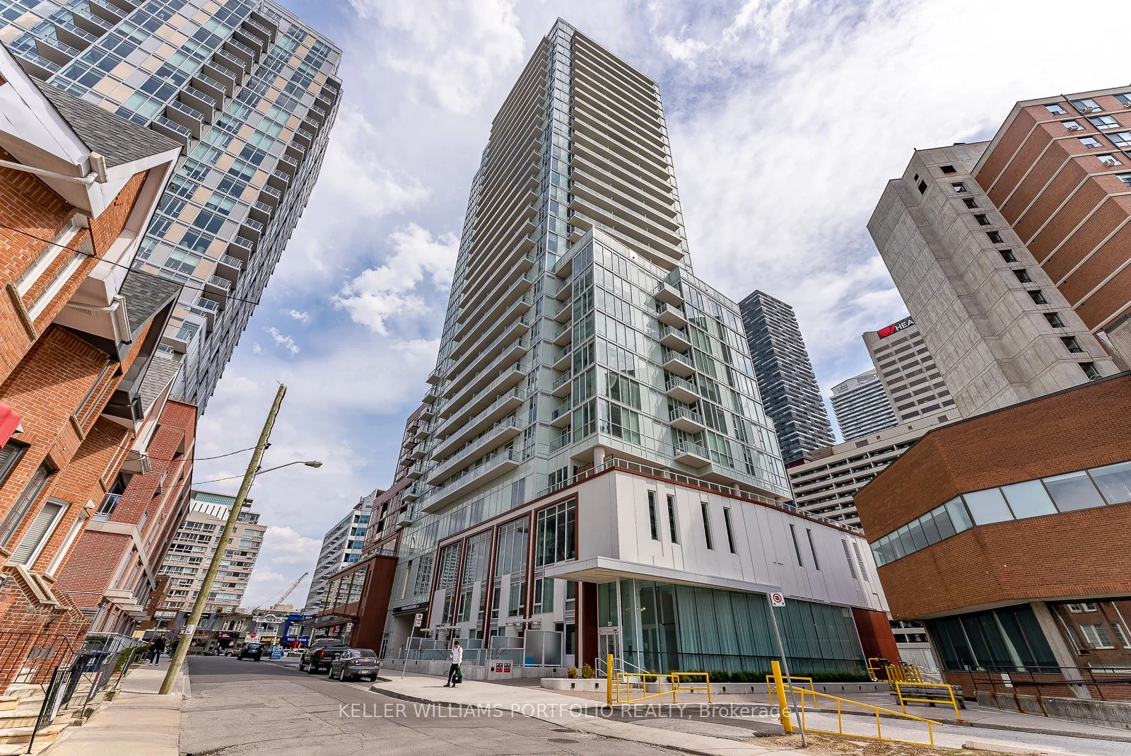 33 Helendale Avenue 1709, Toronto C03, ON M4R 0A4