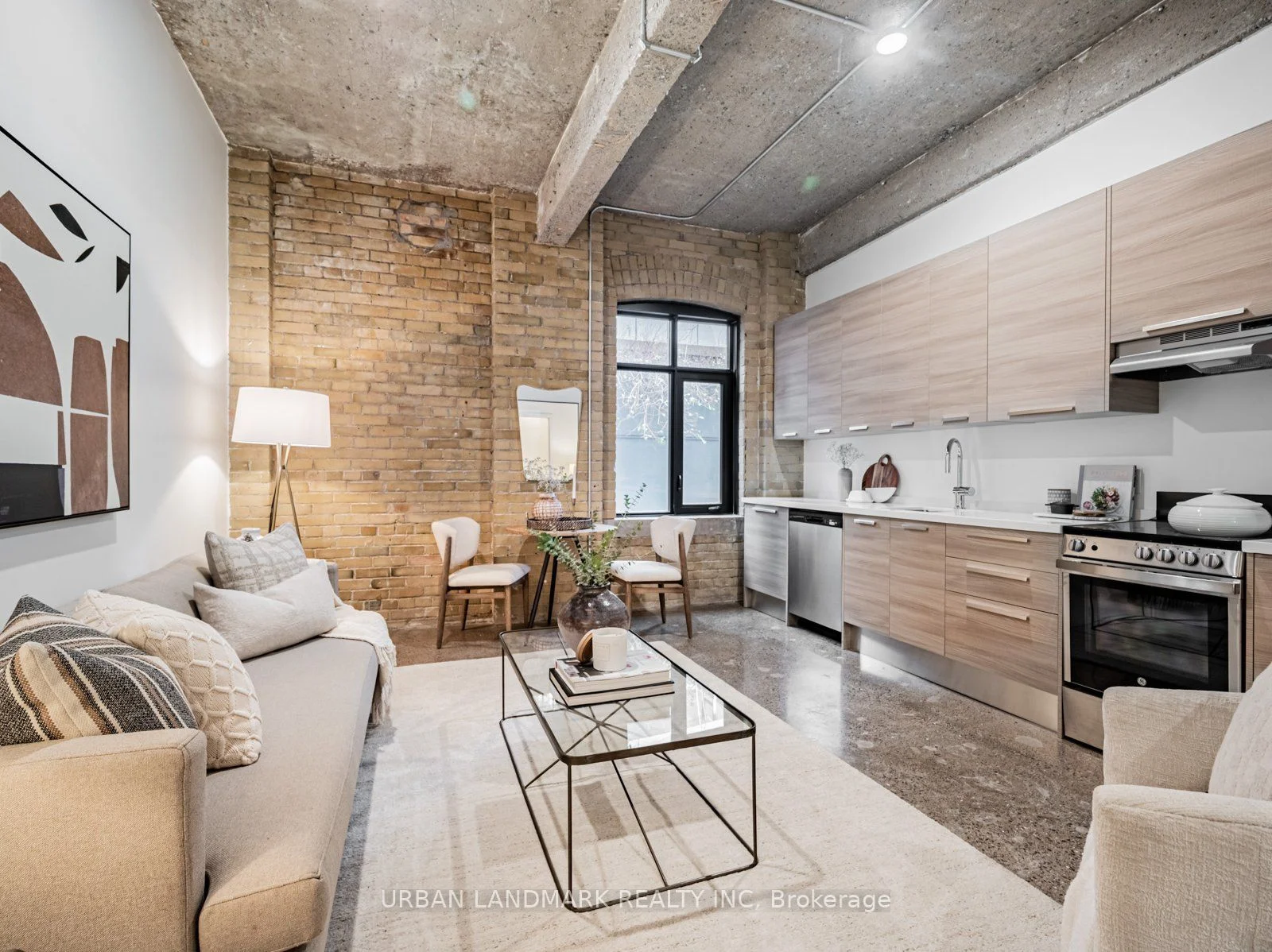9 St Nicholas Street 203, Toronto C01, ON M4Y 1W5