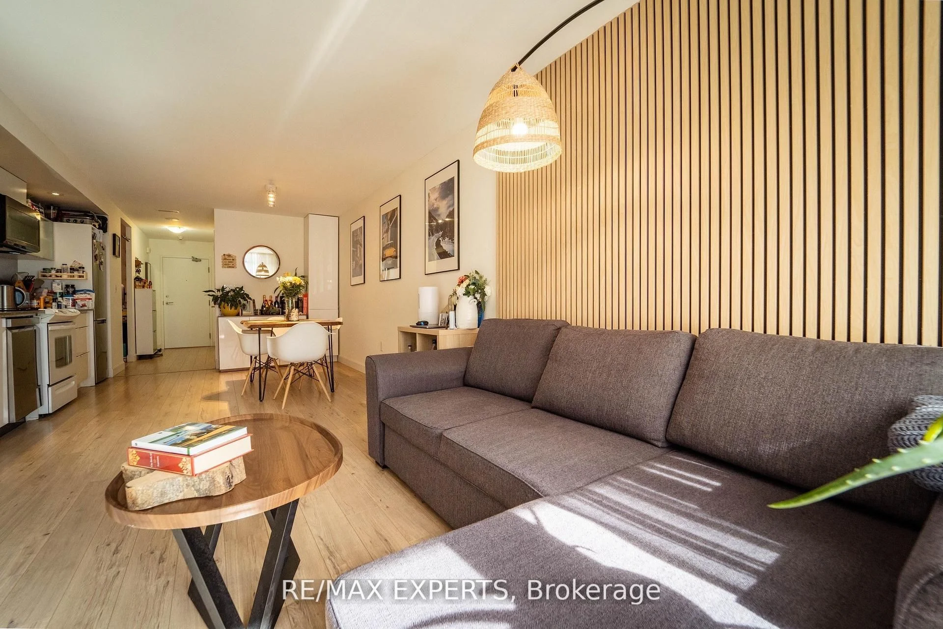 4K Spadina Avenue 1223, Toronto C01, ON M5V 3Y9
