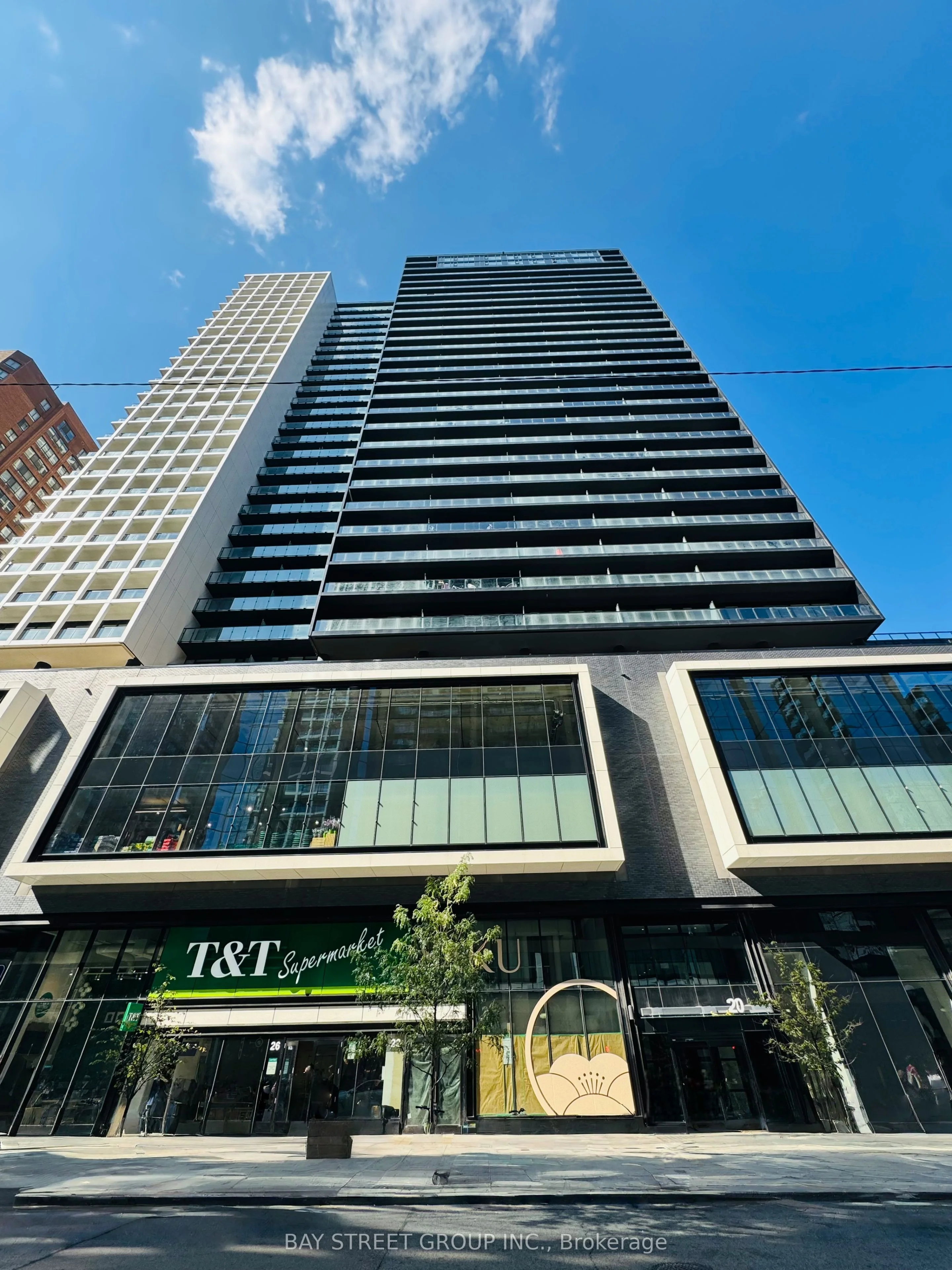 20 Edward St Street 1018, Toronto C01, ON M5G 0C5