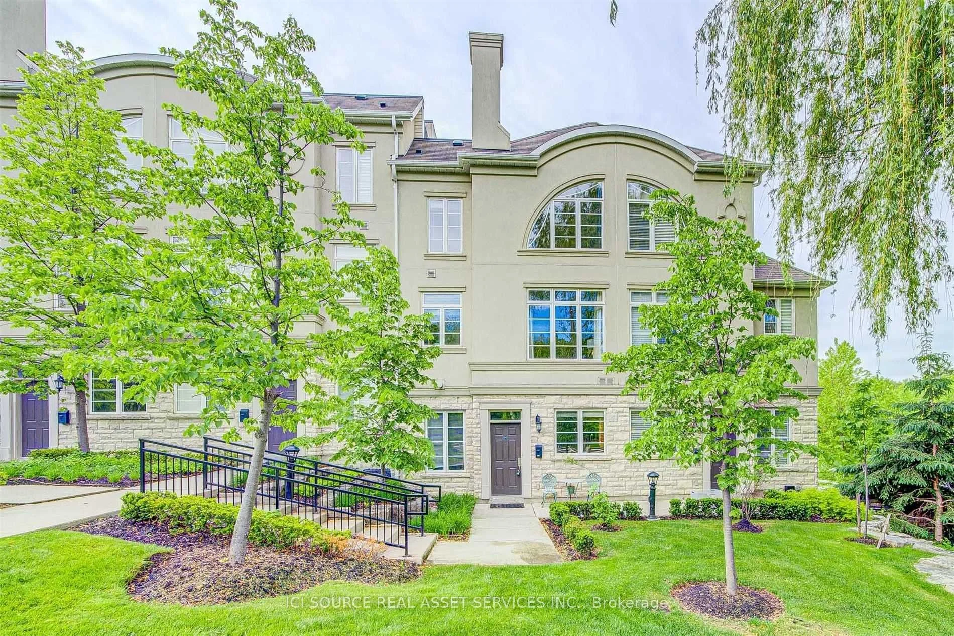 45 York Mills Road 112, Toronto C12, ON M2P 1B6