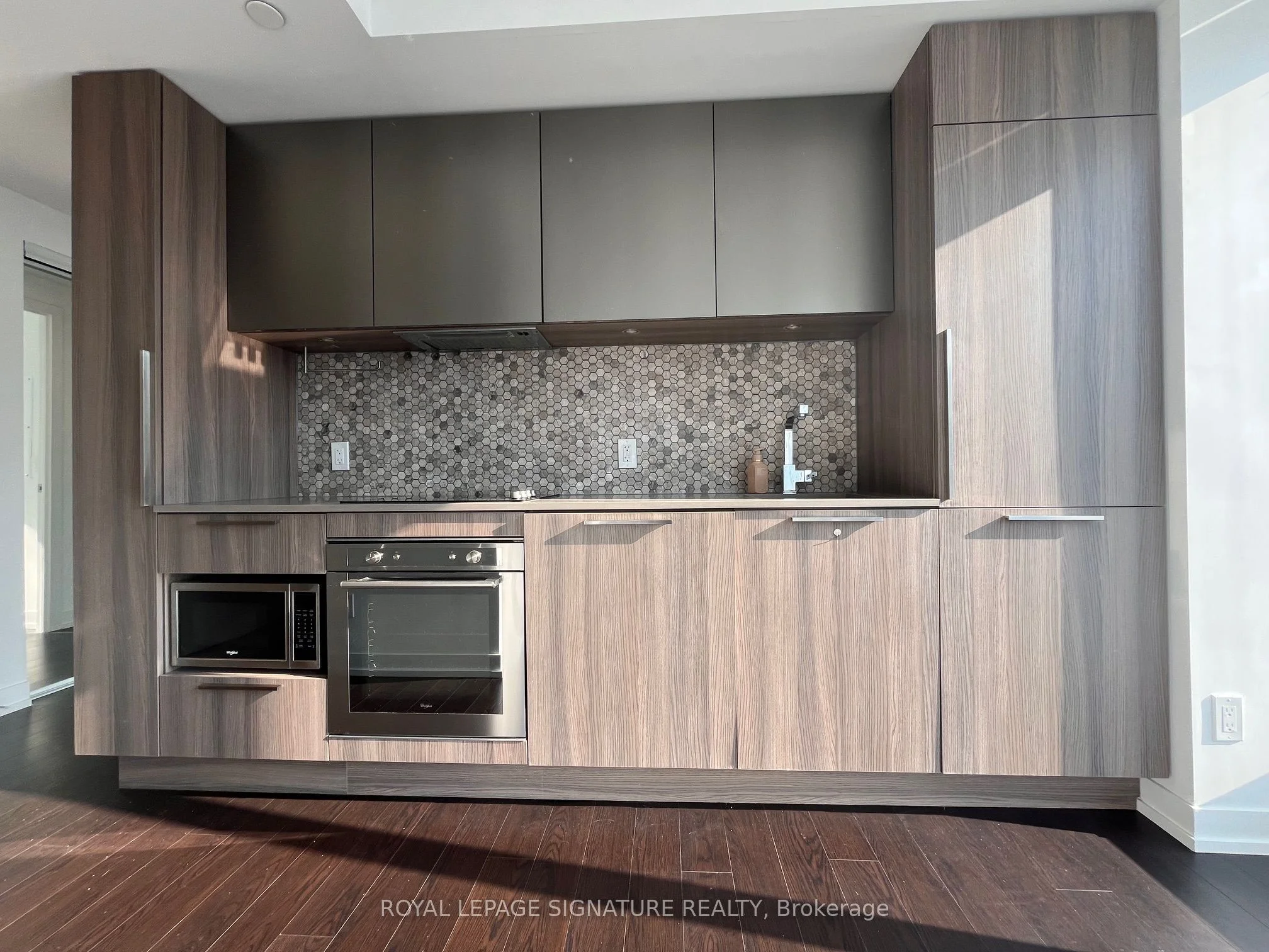 85 Wood Street 1806, Toronto C08, ON M4Y 0E8