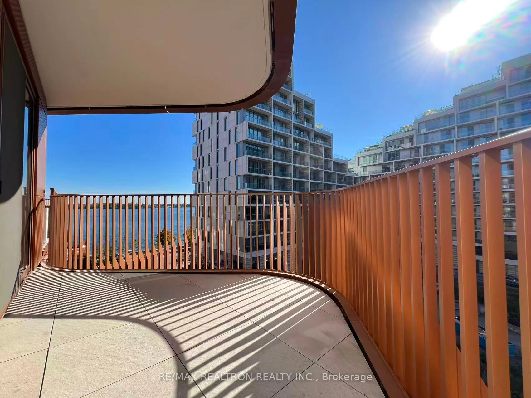 155 Merchants' Wharf 520, Toronto C08, ON M5A 0Y4