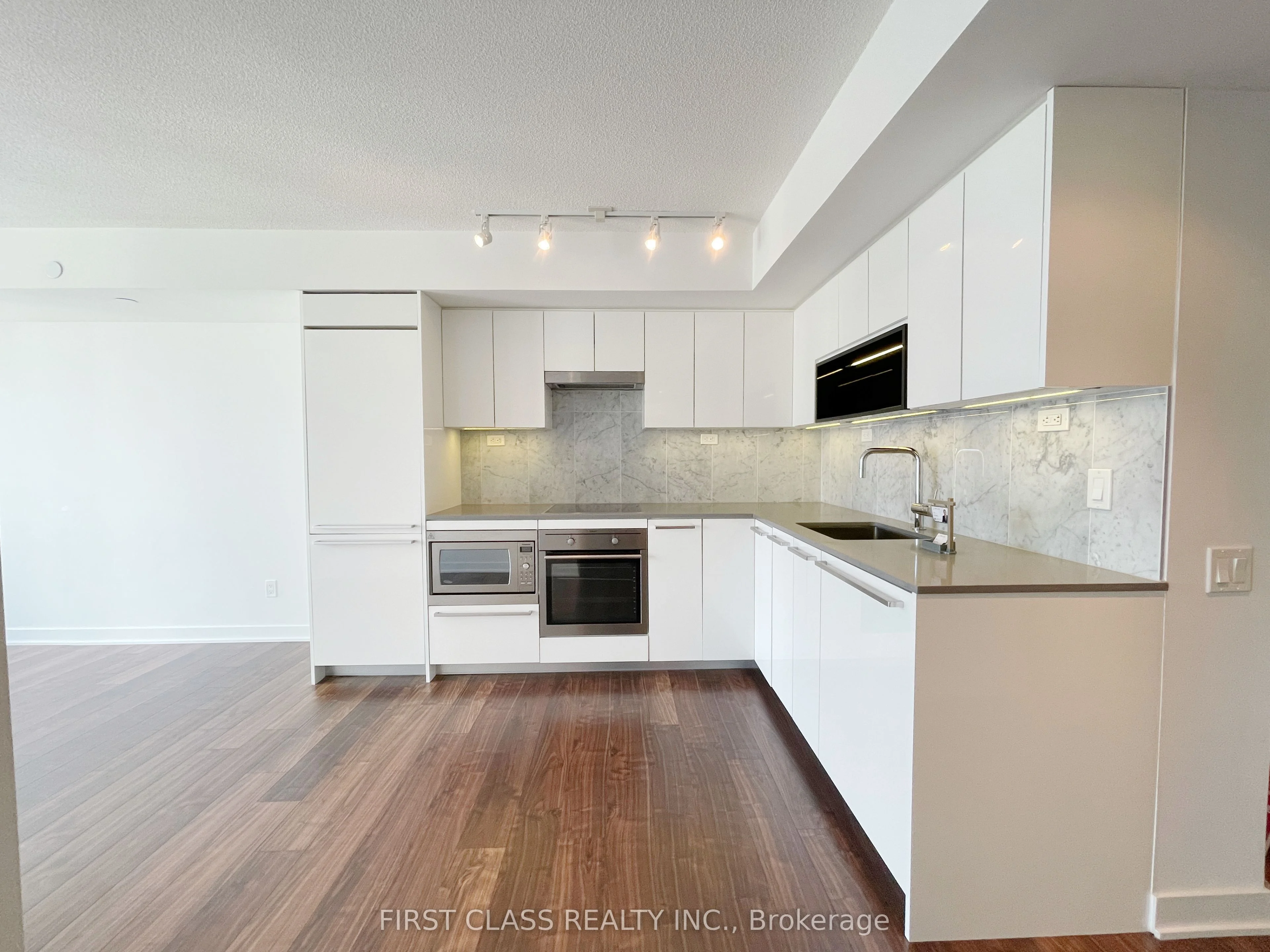 70 Queens Wharf Road 3111, Toronto C01, On M5v 0j2