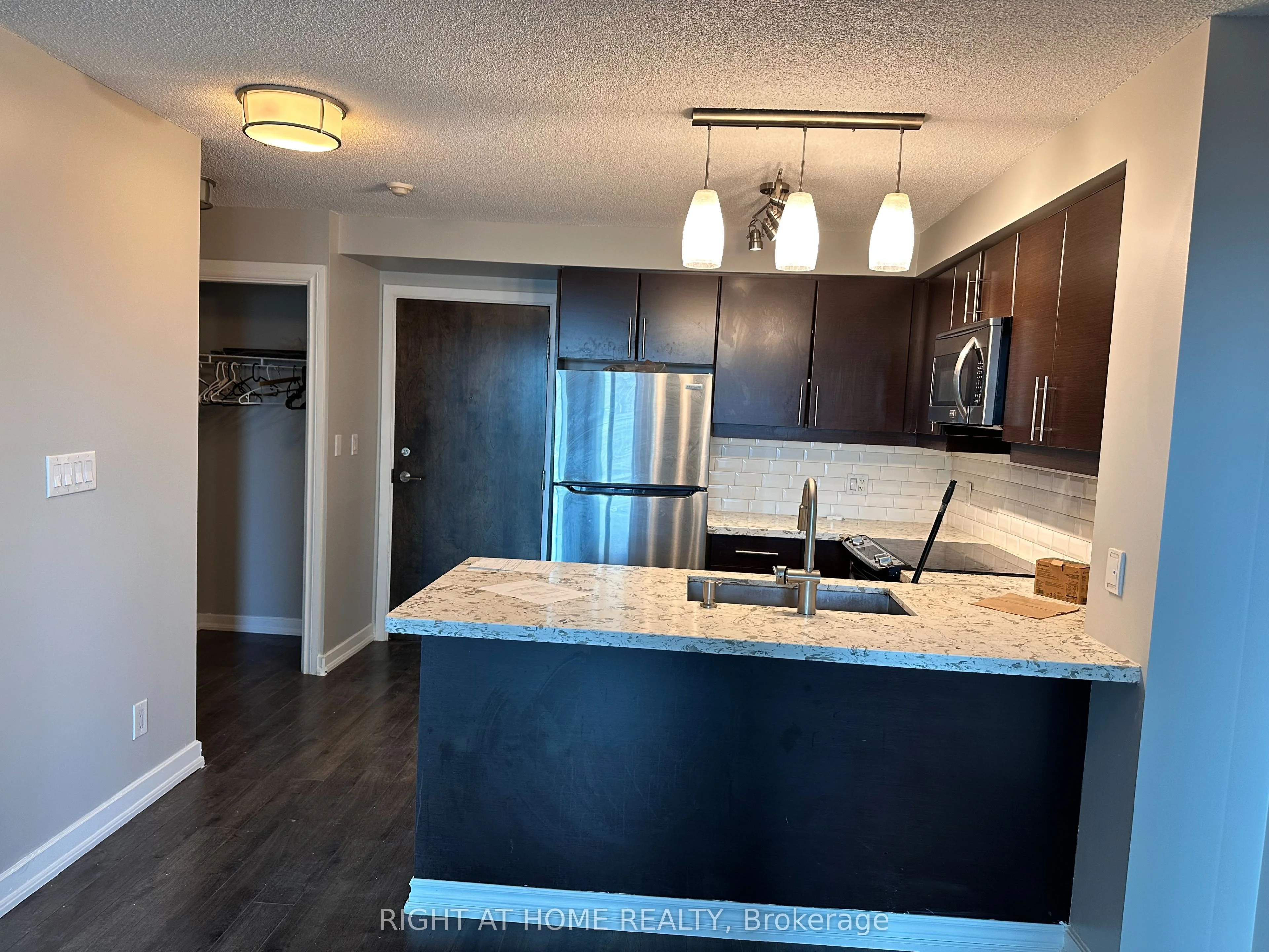 18 Harbour Street 1009, Toronto C01, ON M5J 2Z6