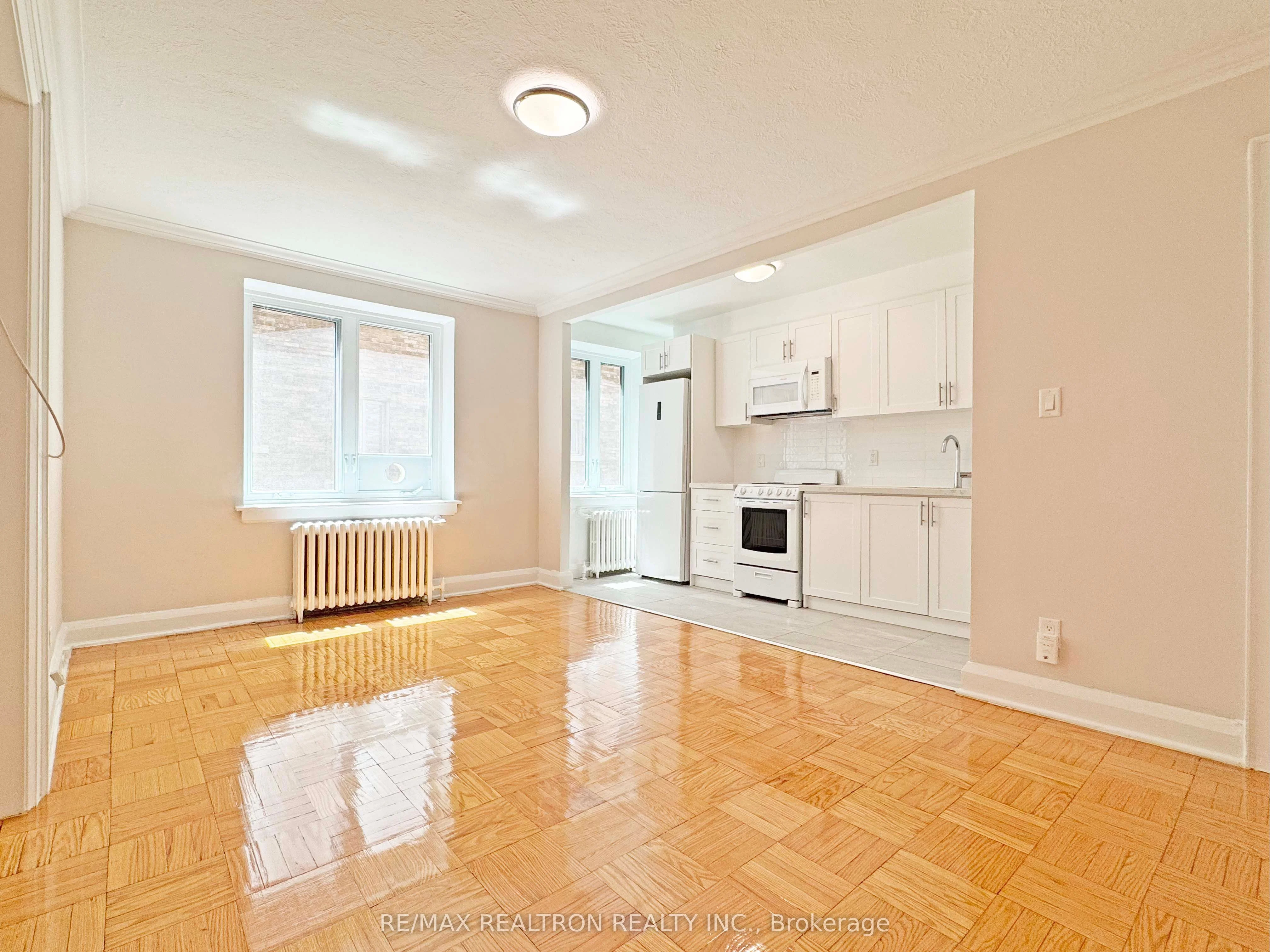 396 Avenue Road 512, Toronto C02, ON M4V 2H5