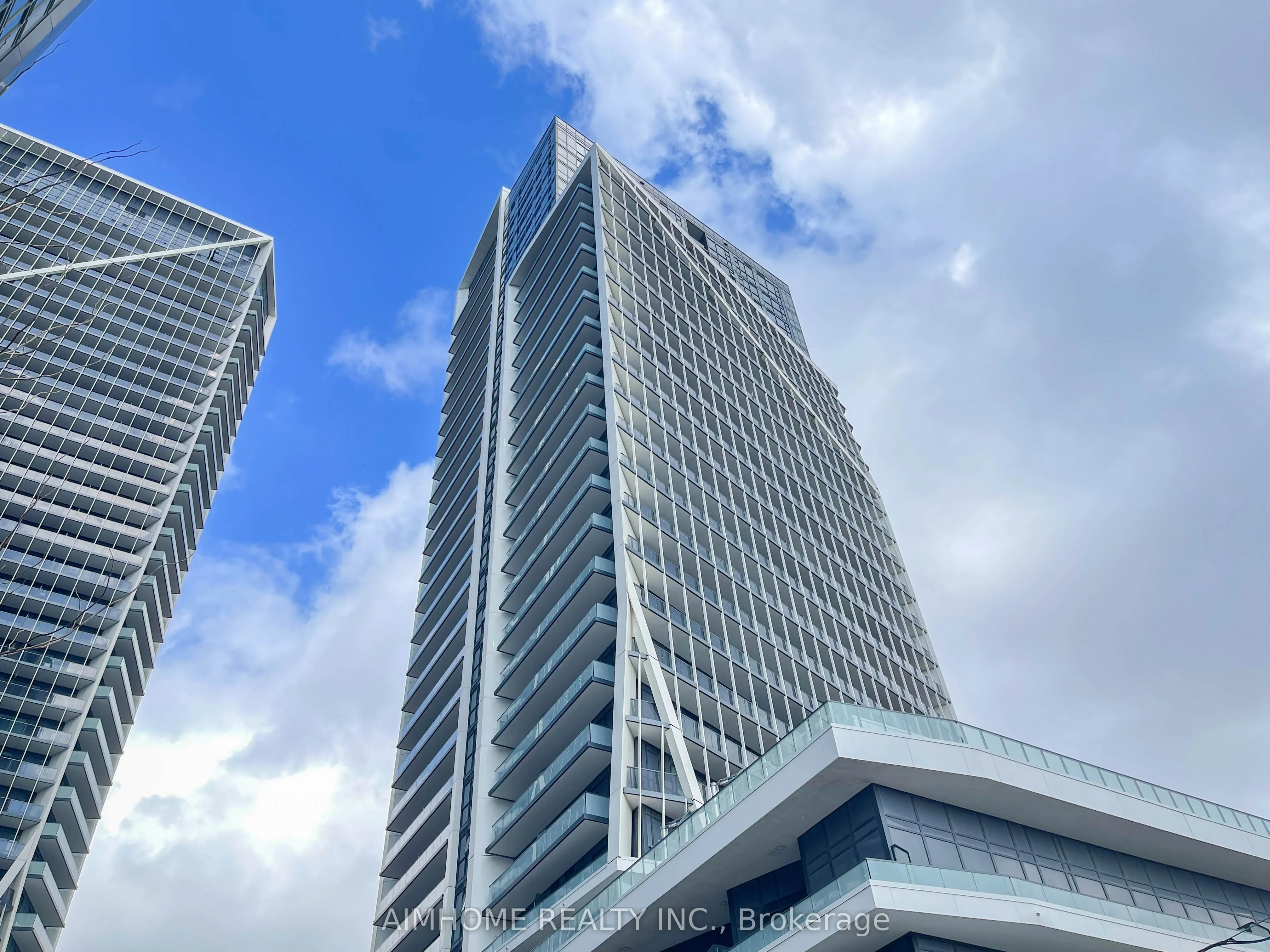 30 Ordnance Street 2002, Toronto C01, ON M6K 1A2