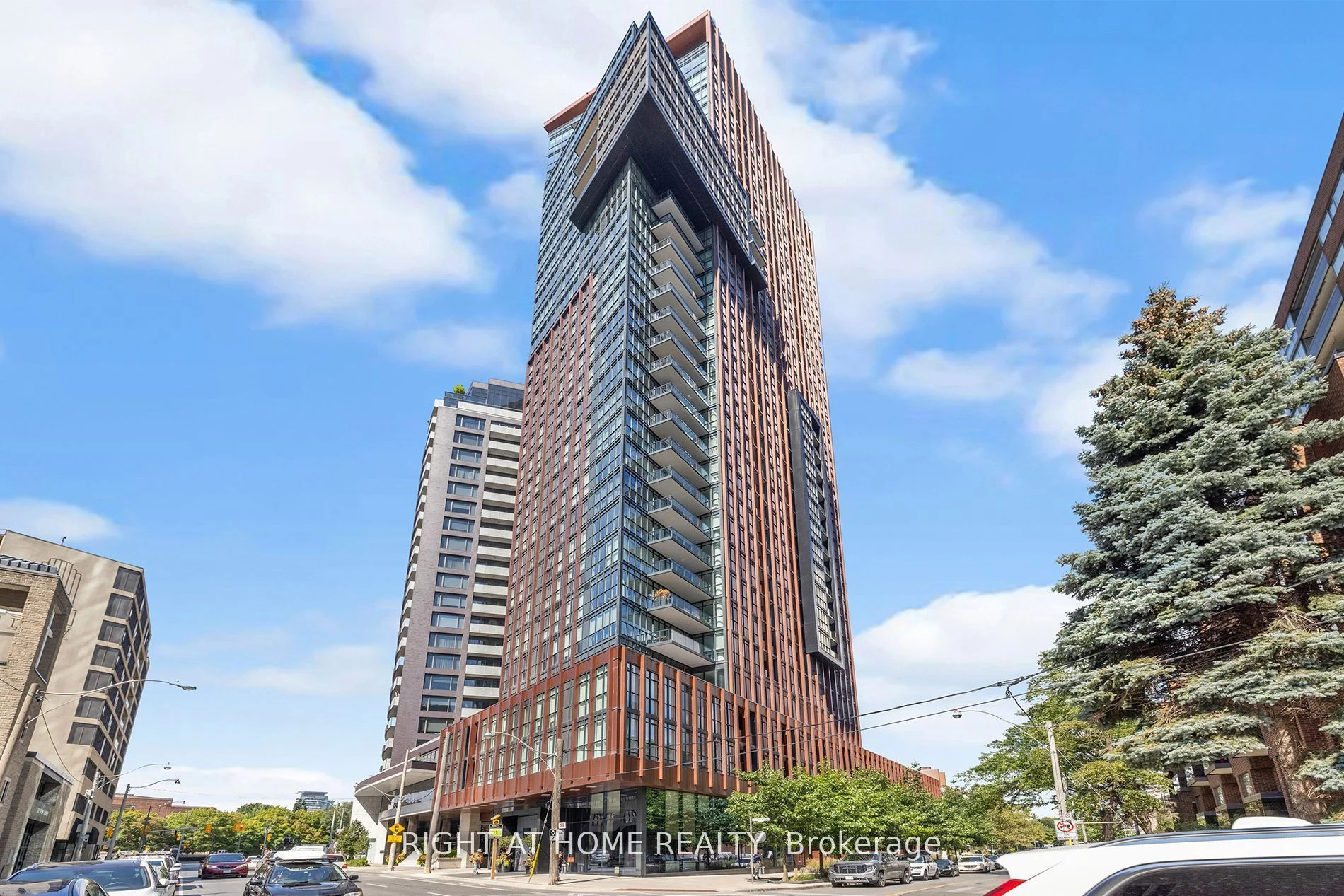 32 Davenport Road TH 1, Toronto C02, ON M5R 1H3