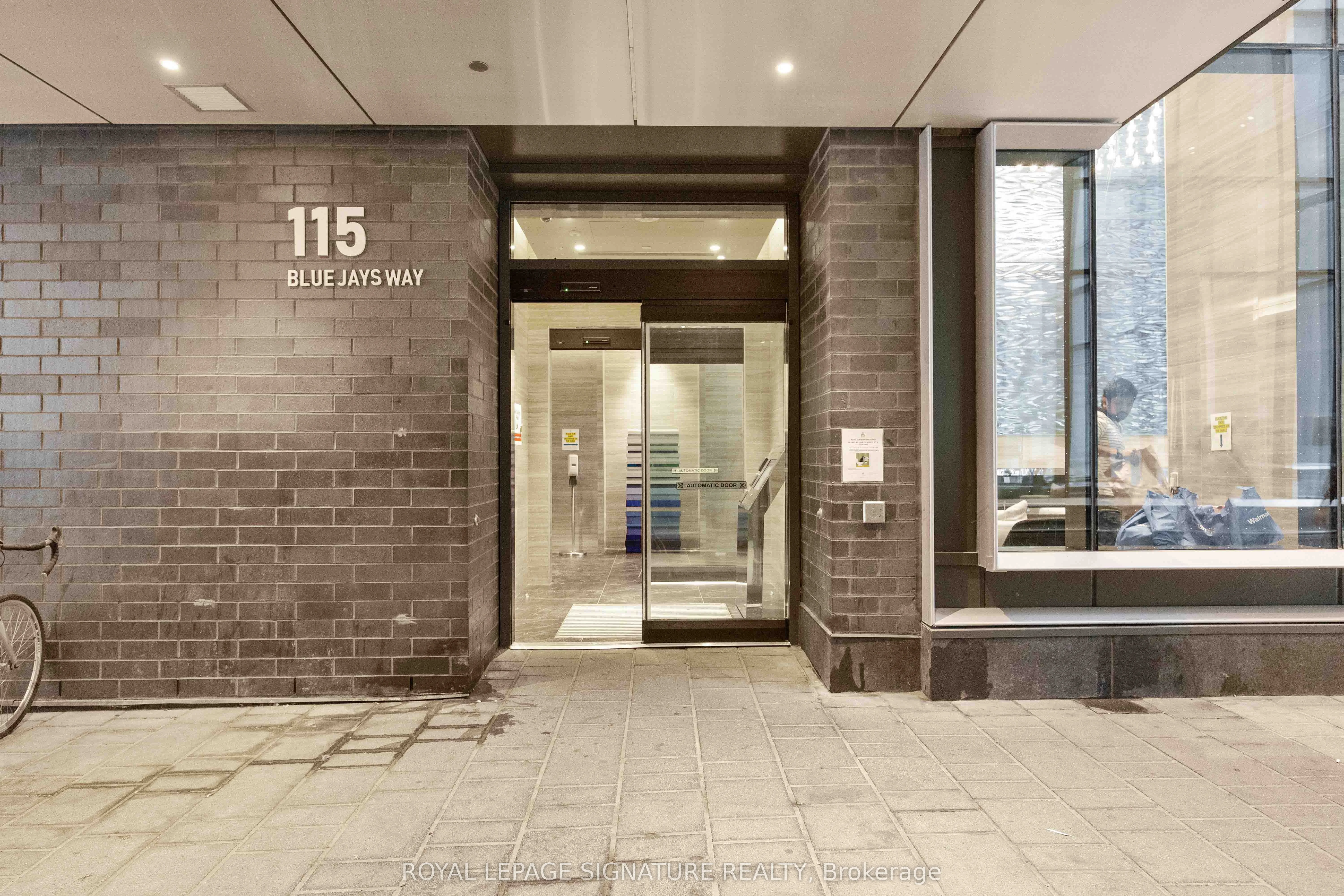 115 Blue Jays Way 2212, Toronto C01, On M5v 0n4