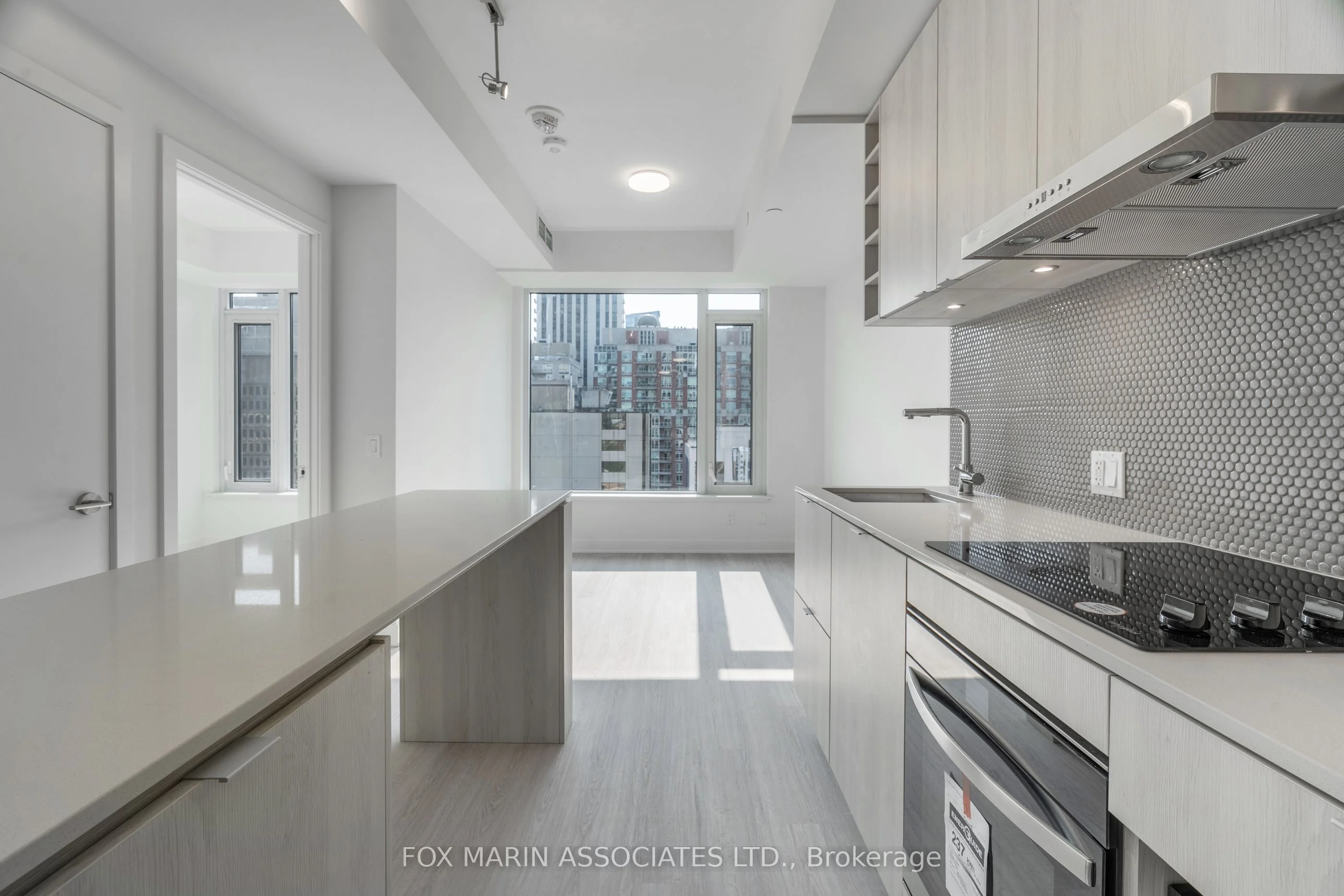 11 Yorkville Avenue 715, Toronto C02, ON M4W 1L2