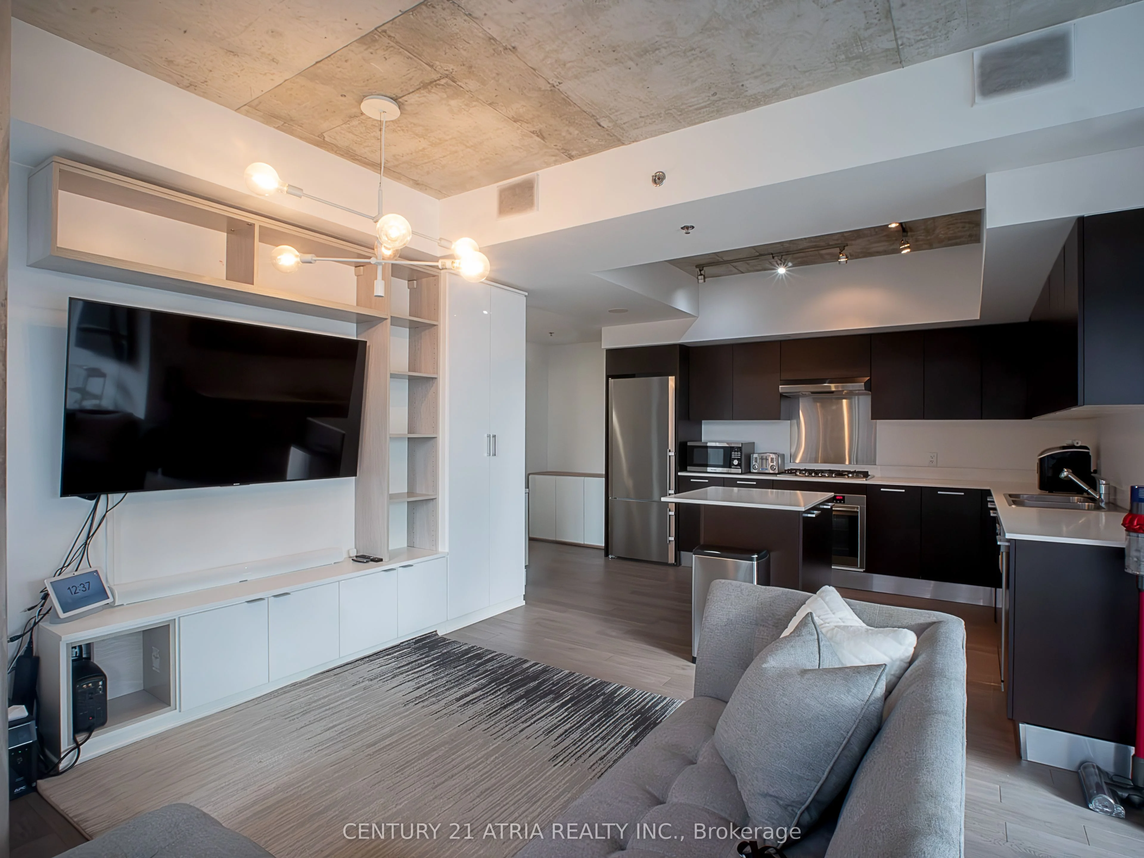 375 King Street 902, Toronto C01, On M5v 1k5