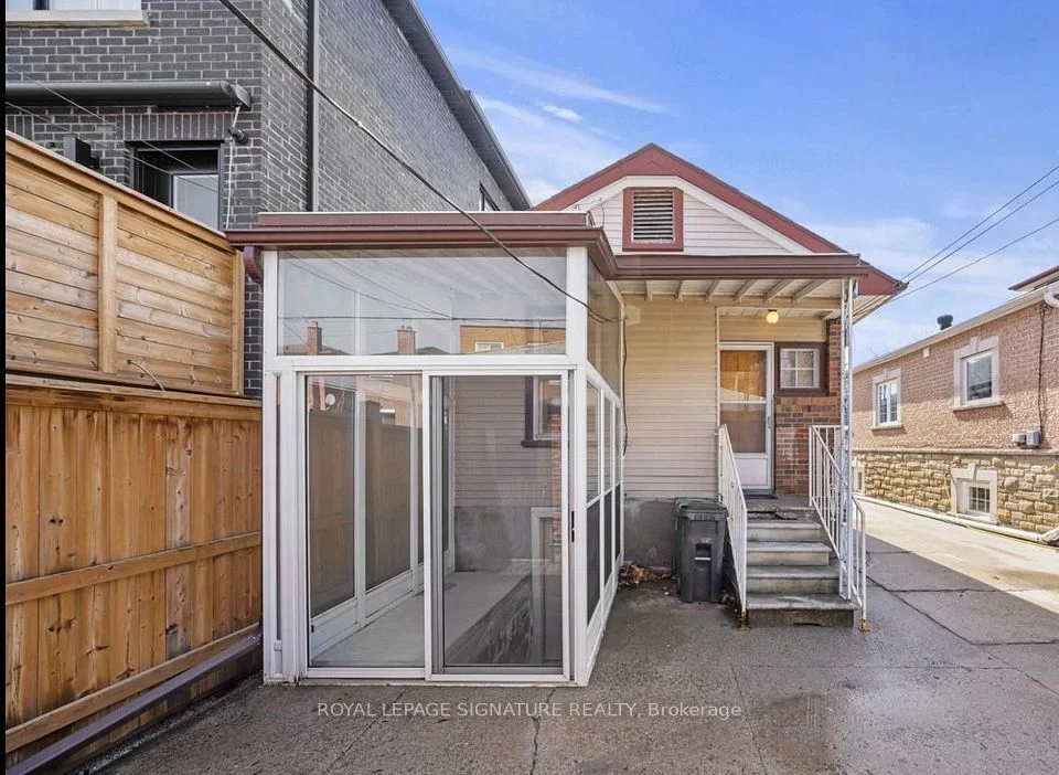 18 Holland Park Avenue Lower, Toronto C03, ON M6C 1M1