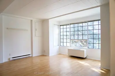 Att/Row/Townhouse in Toronto