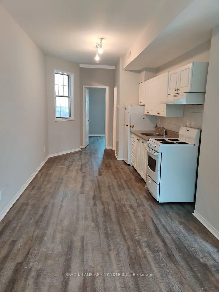 550 Dupont Street Main, Toronto C02, ON M6G 1Y9