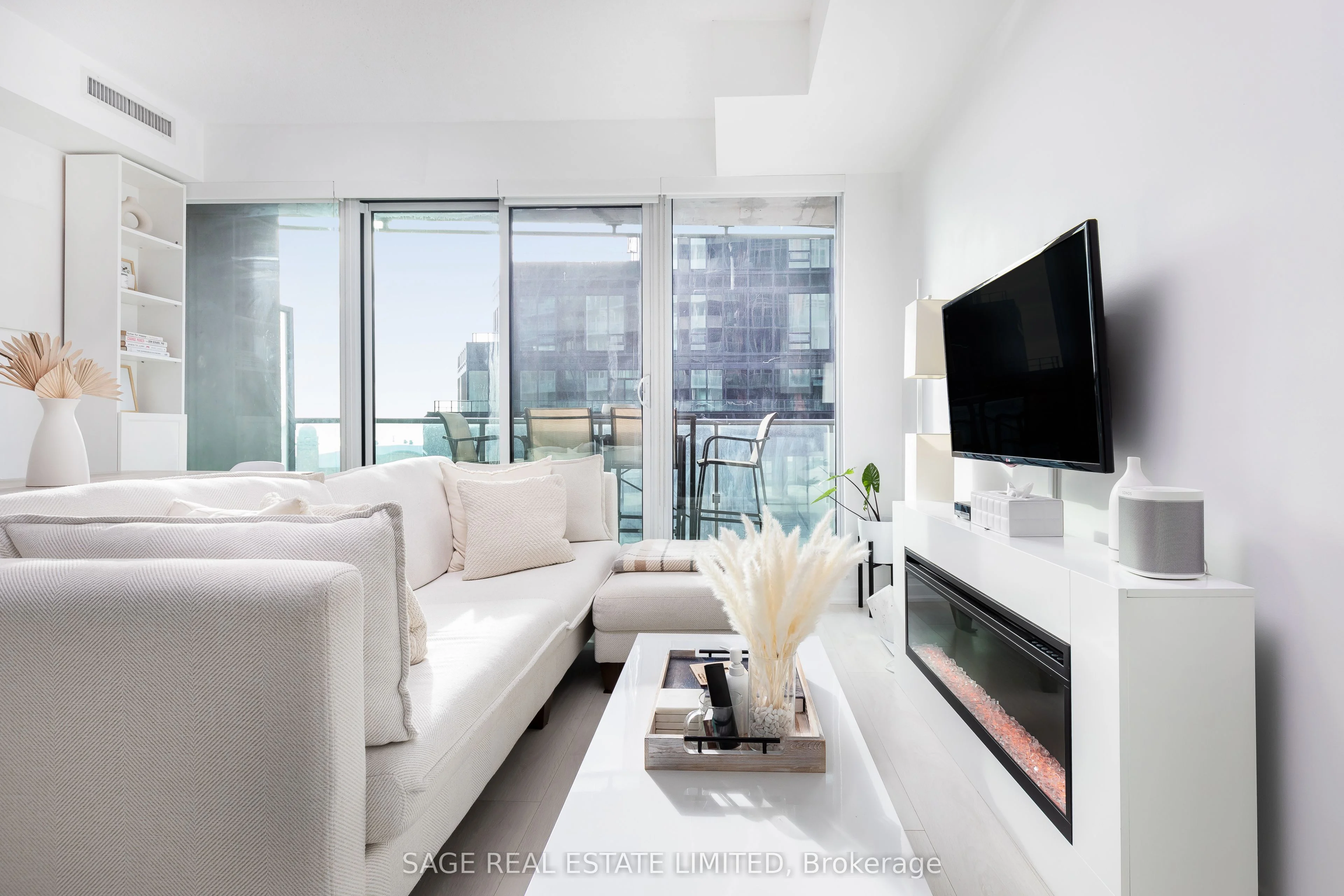 150 East Liberty Street 810, Toronto C01, ON M6K 3R5
