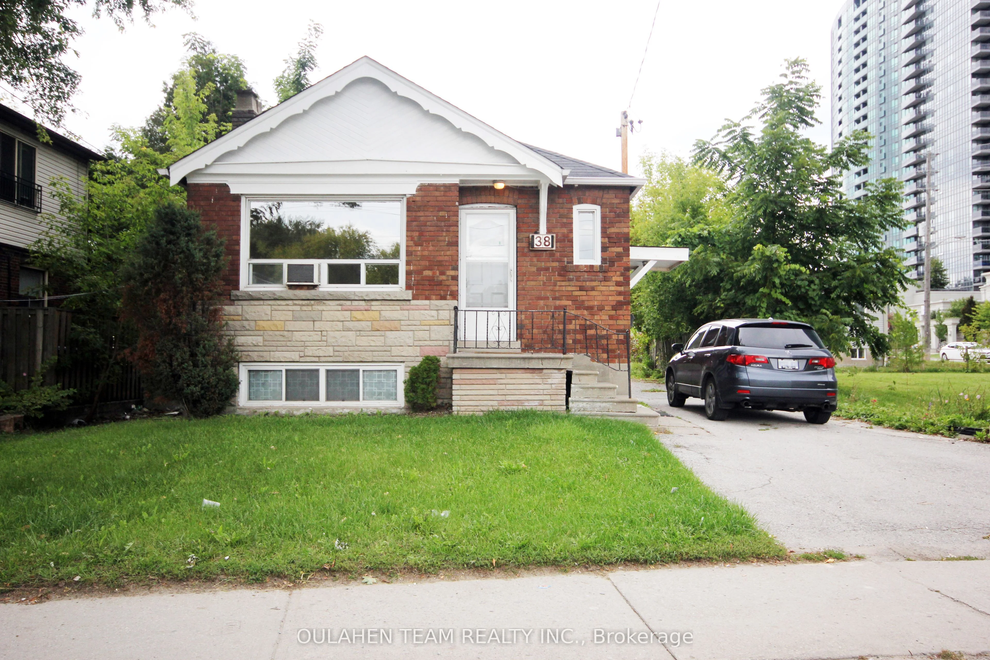 38 Finch Avenue W, Toronto C07, ON M2N 2G9