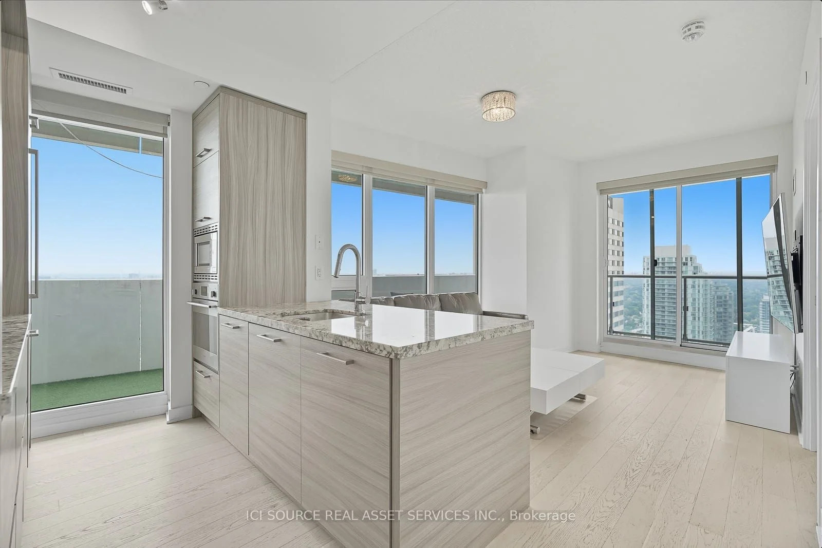2221 Yonge Street 3109, Toronto C10, On M4s 0b8