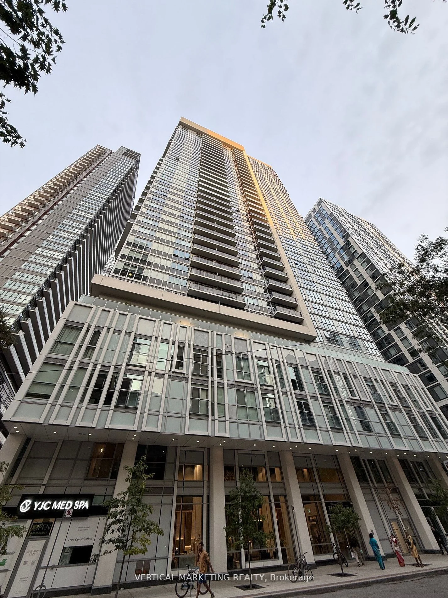 77 Mutual Street 2404, Toronto C08, On M5b 2a9