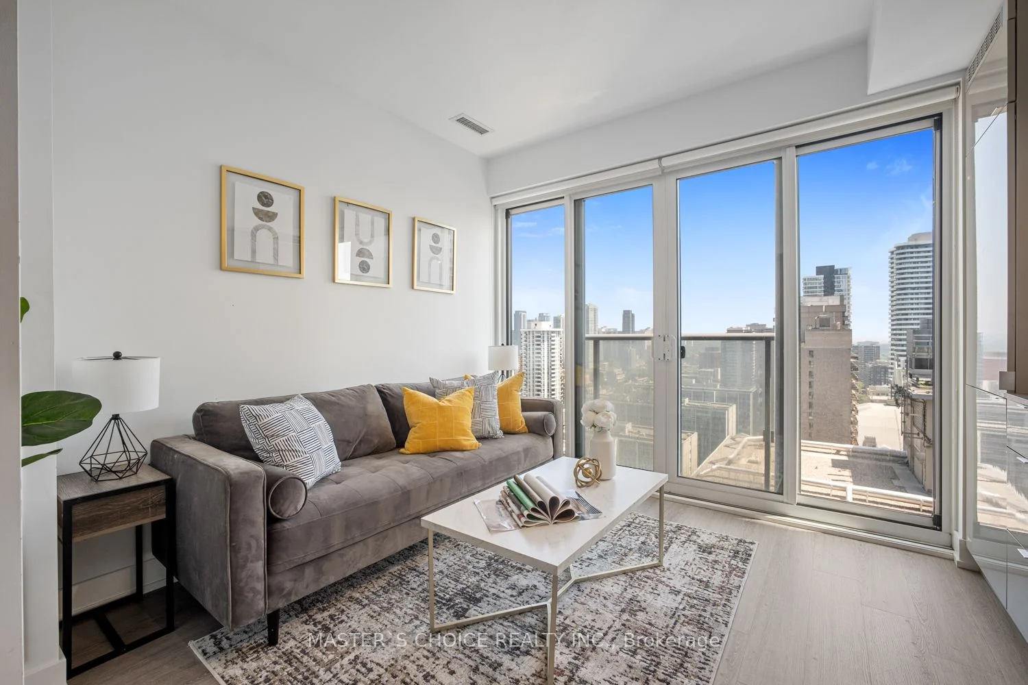 7 Grenville Street 2708, Toronto C01, On M4y 0e9