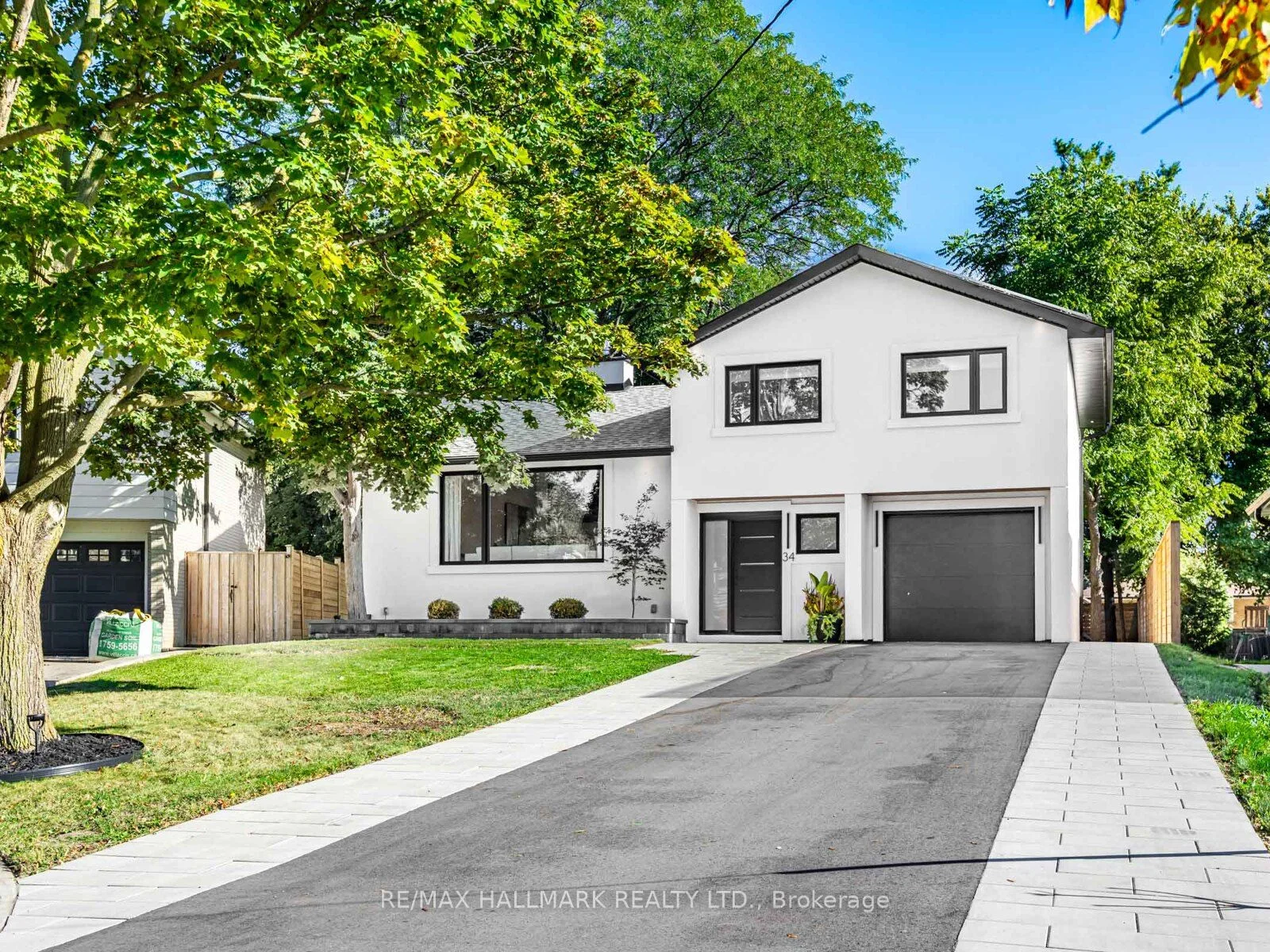 34 Lantana Court, Toronto C13, On M4a 2h8