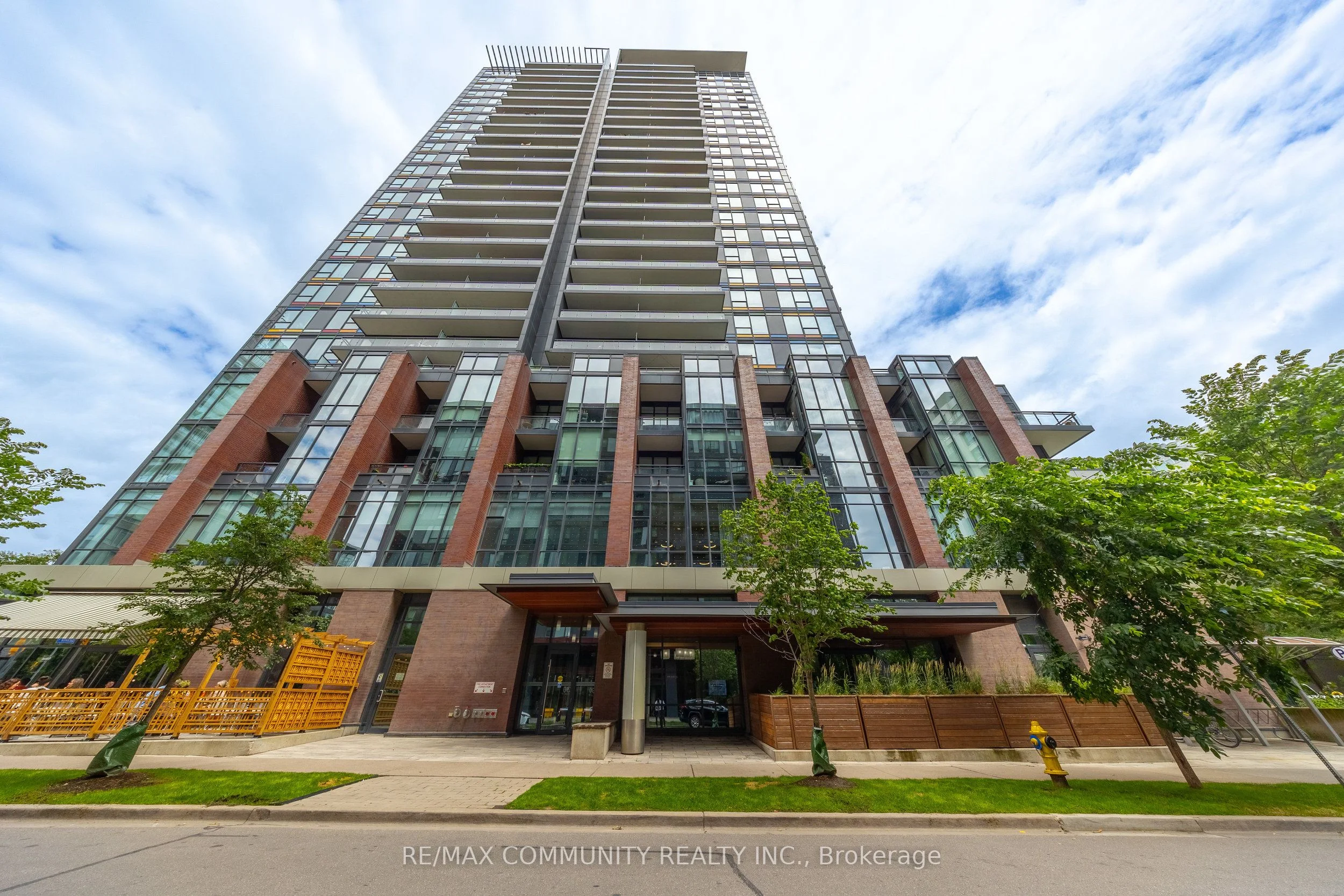 225 Sackville Street 807, Toronto C08, On M5a 0b9