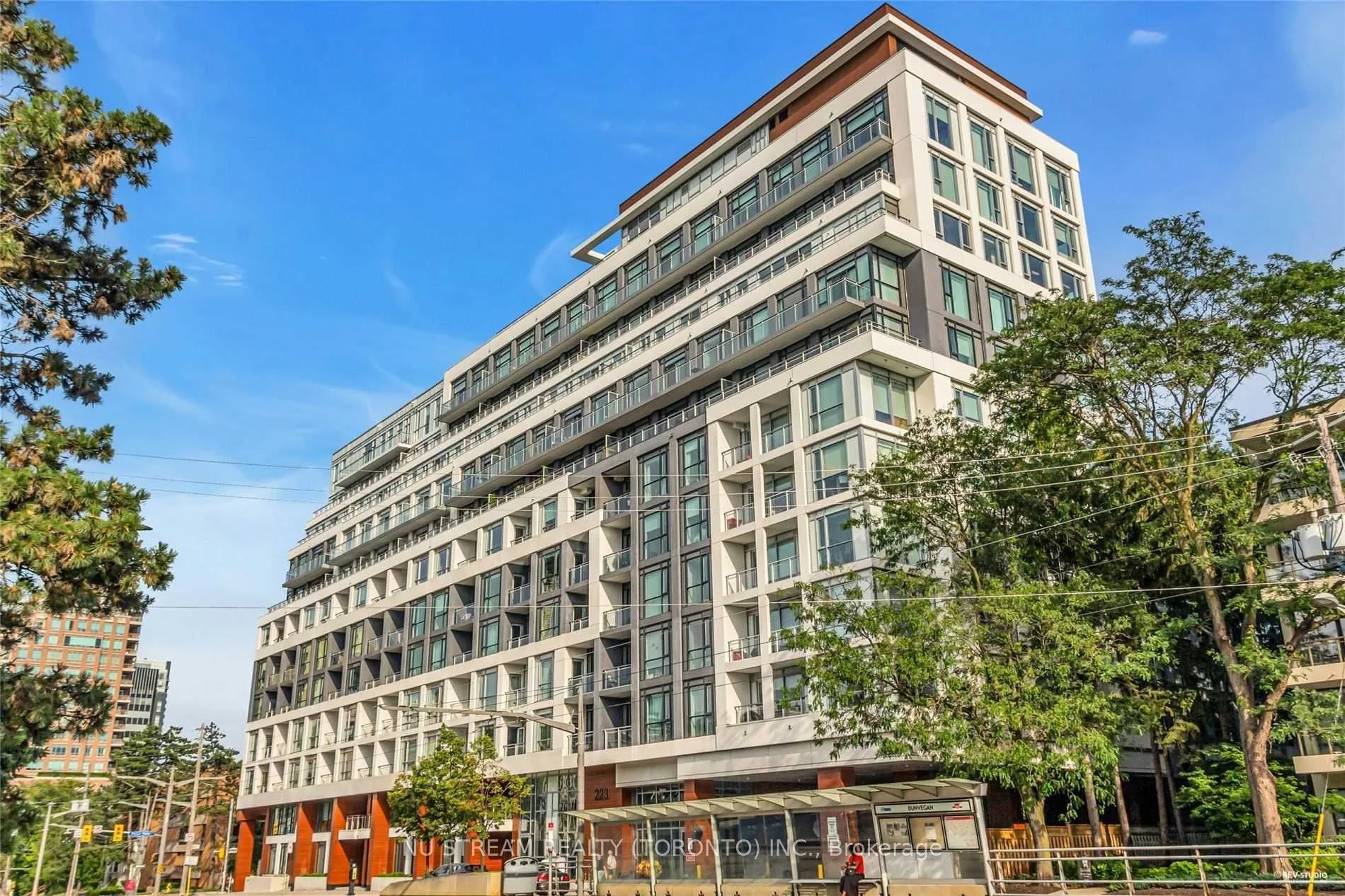 223 St Clair Avenue W 1107, Toronto C02, ON M4V 1R3