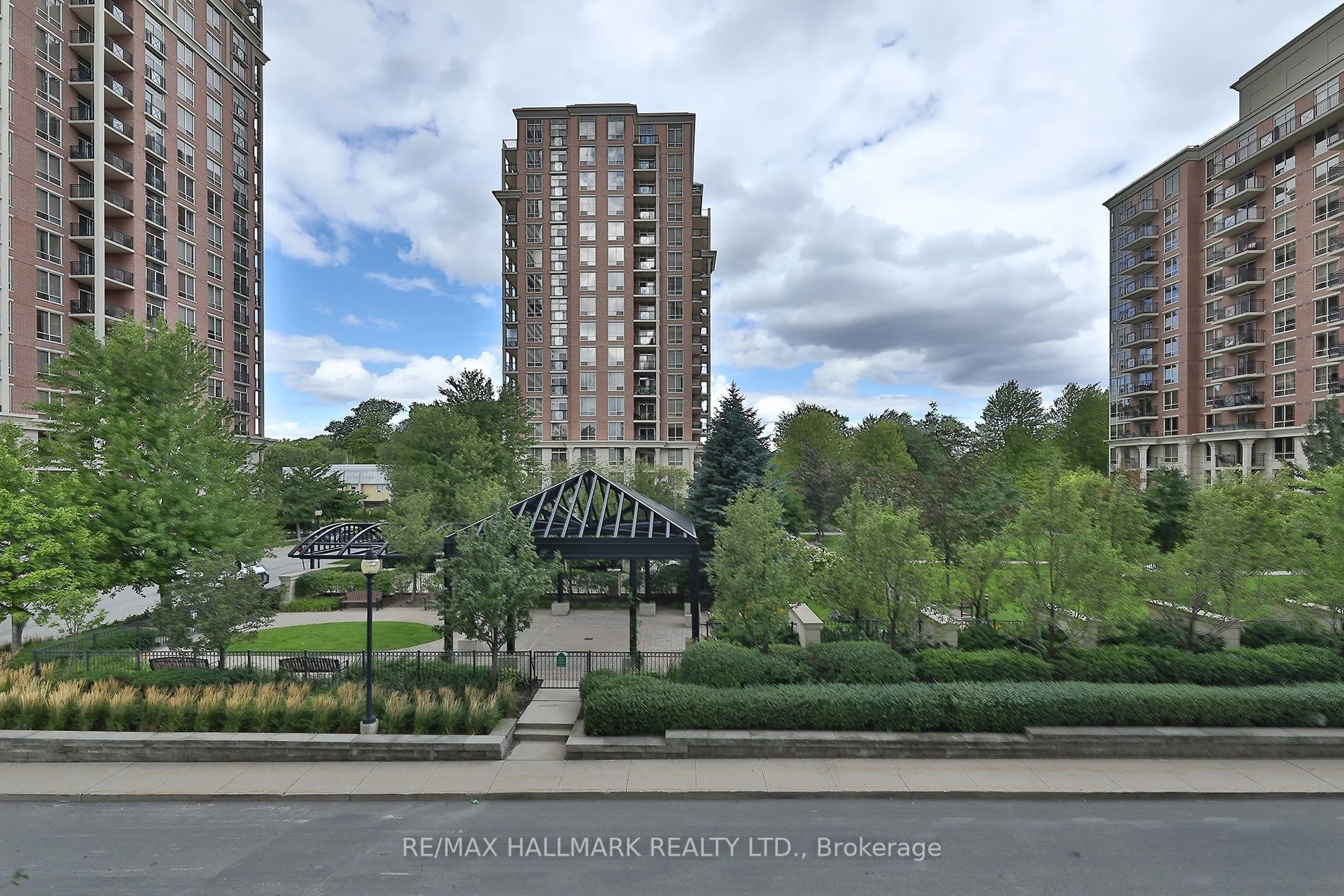 20 Inn on the Park Drive 343, Toronto C13, ON M3C 0P8