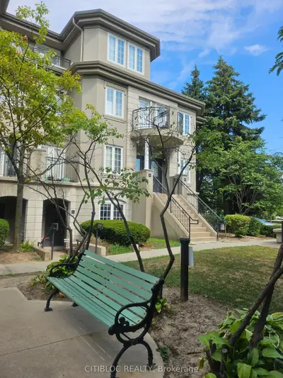 Condo Townhouse in Toronto