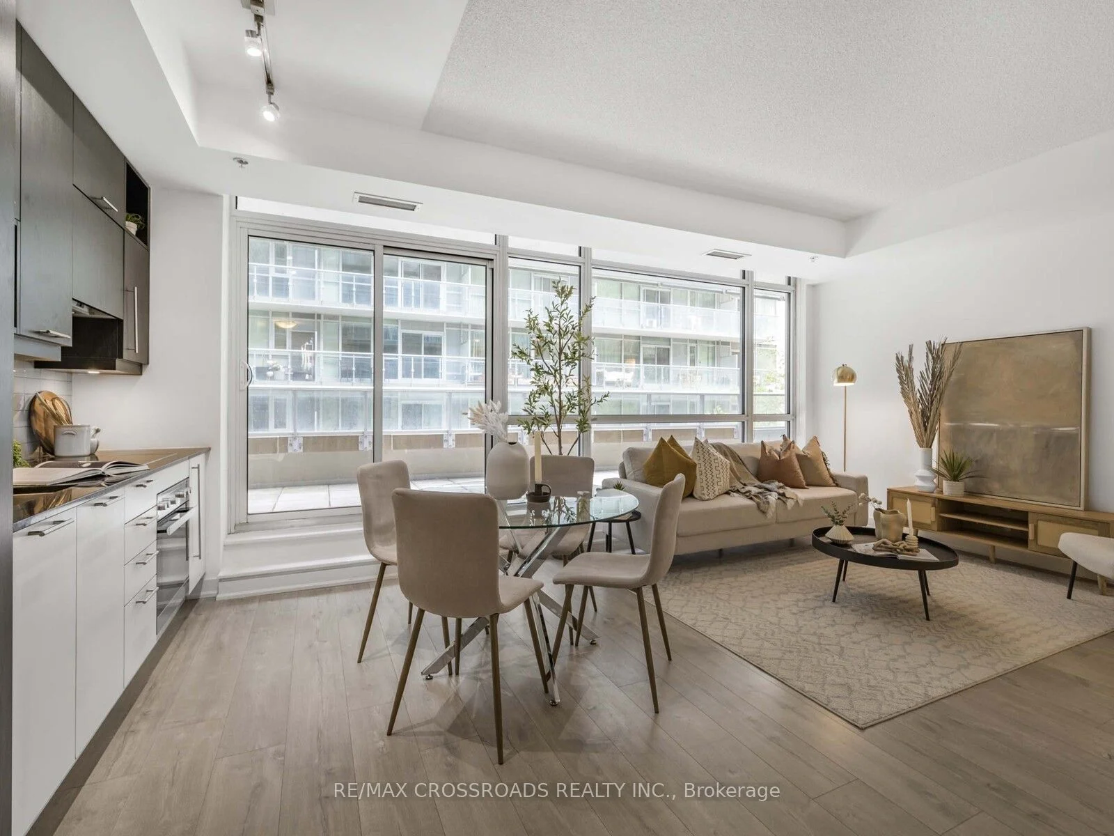 30 Nelson Street 305, Toronto C01, ON M5V 0H5